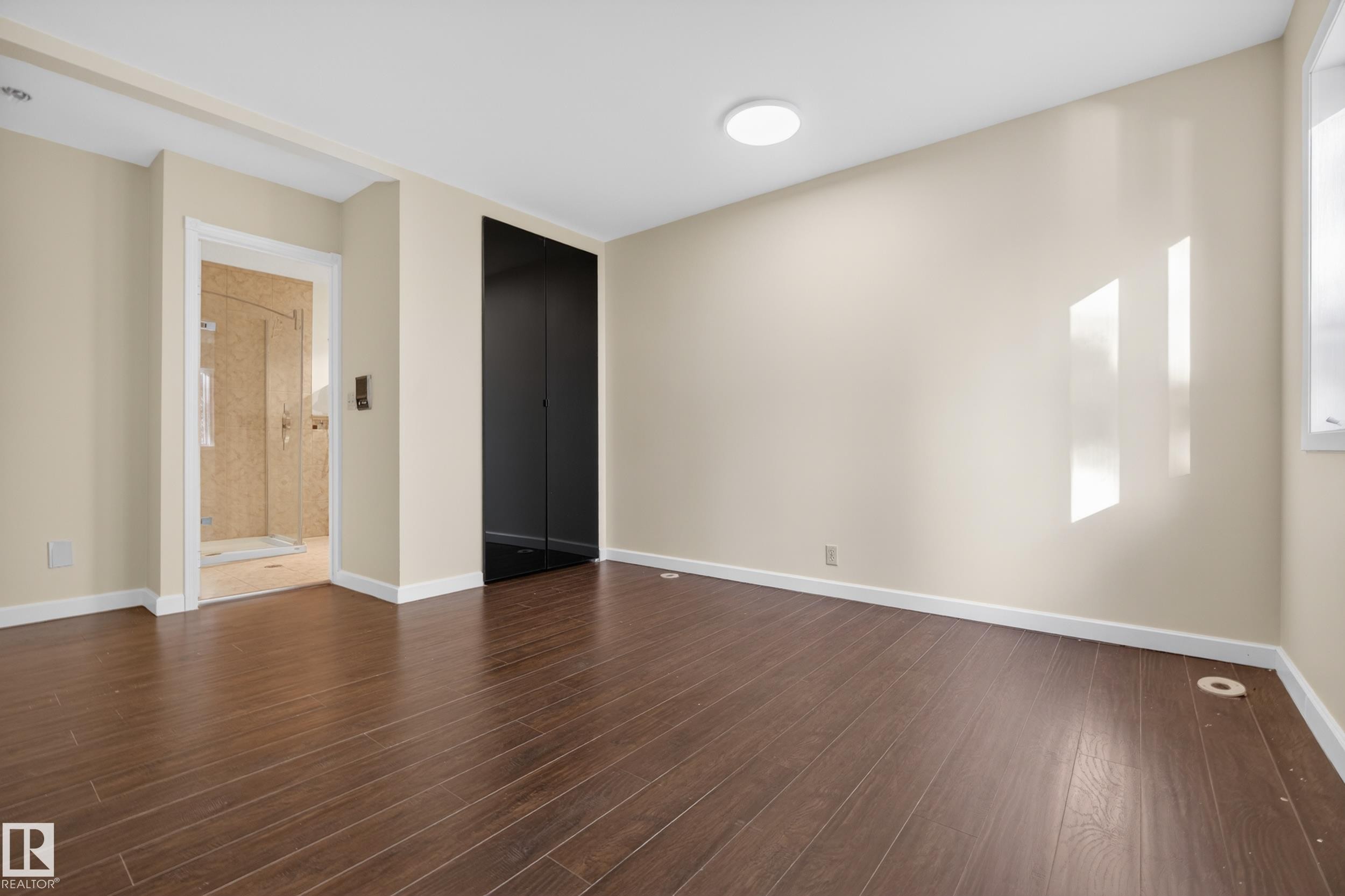 Spacious room featuring wood-finish flooring, light-colored walls, and a recessed ceiling light - 33 Glen Meadow Crescent, St. Albert, AB - Indoor Photo Showing Other Room