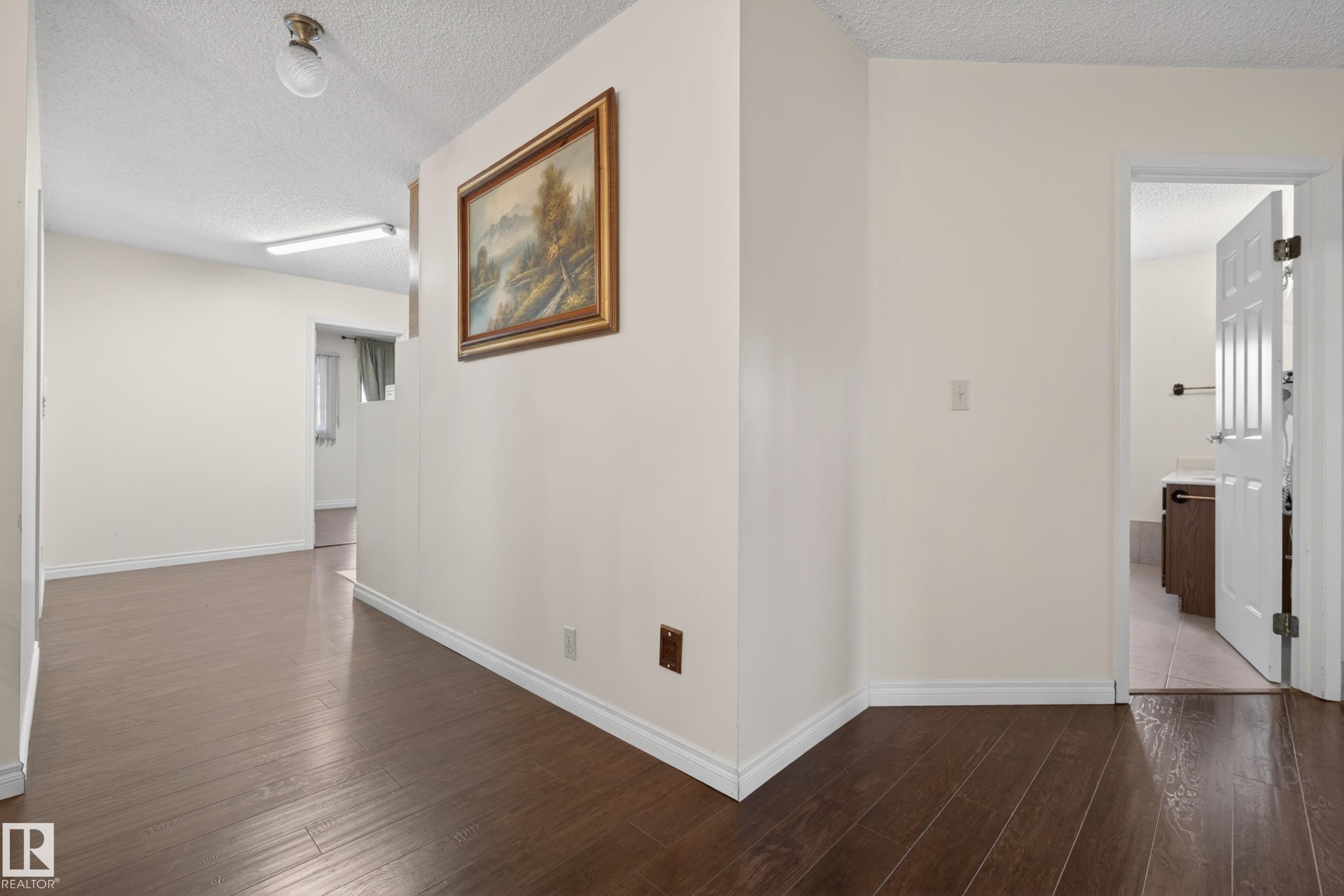 Hallway featuring wood-finish flooring, white baseboards, and neutral wall tones - 33 Glen Meadow Crescent, St. Albert, AB - Indoor Photo Showing Other Room