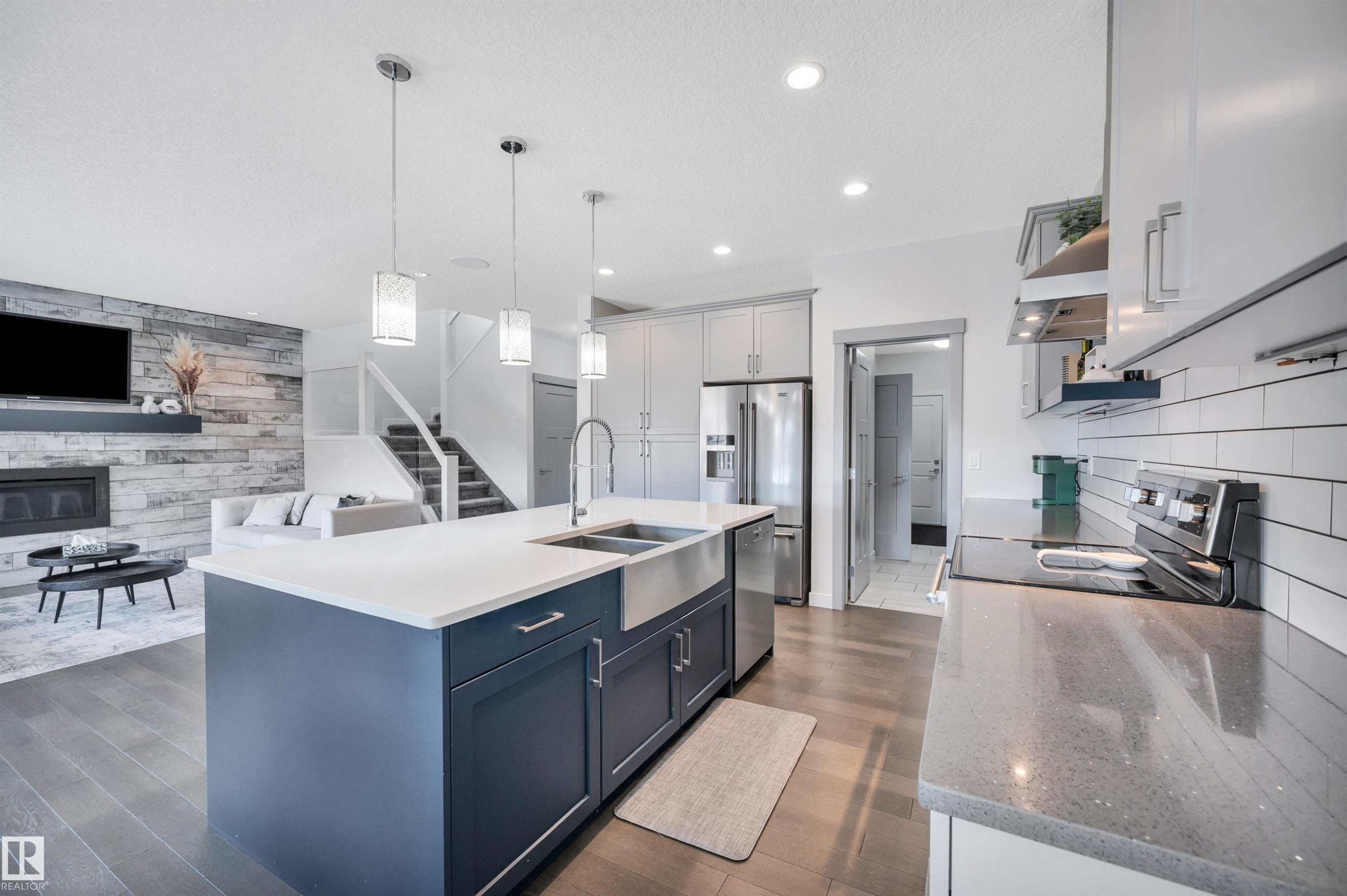 17632 77 Street, Edmonton, AB - Indoor Photo Showing Kitchen With Stainless Steel Kitchen With Double Sink With Upgraded Kitchen