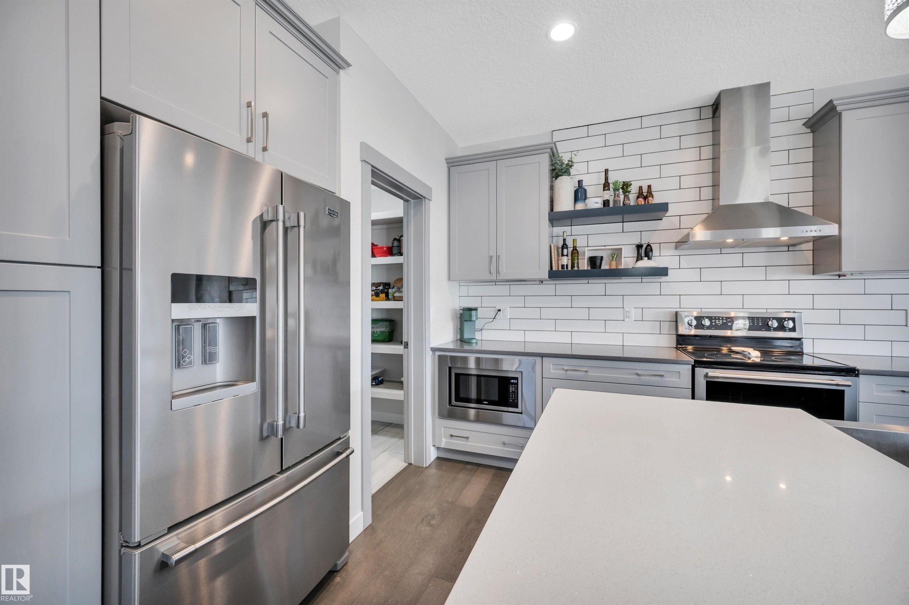 17632 77 Street, Edmonton, AB - Indoor Photo Showing Kitchen With Stainless Steel Kitchen With Upgraded Kitchen