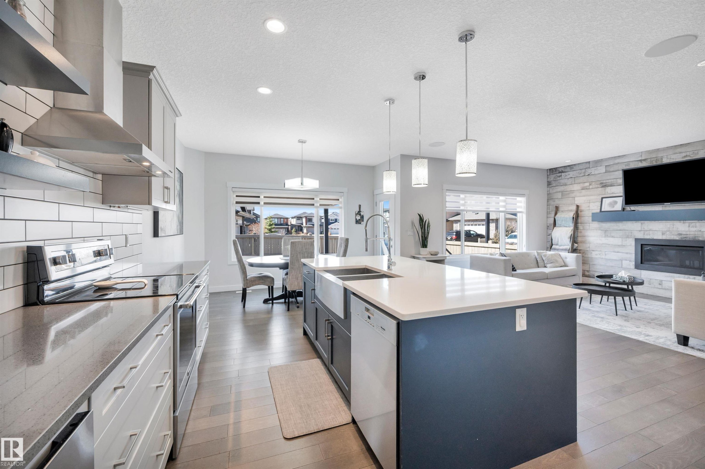17632 77 Street, Edmonton, AB - Indoor Photo Showing Kitchen With Fireplace With Double Sink With Upgraded Kitchen