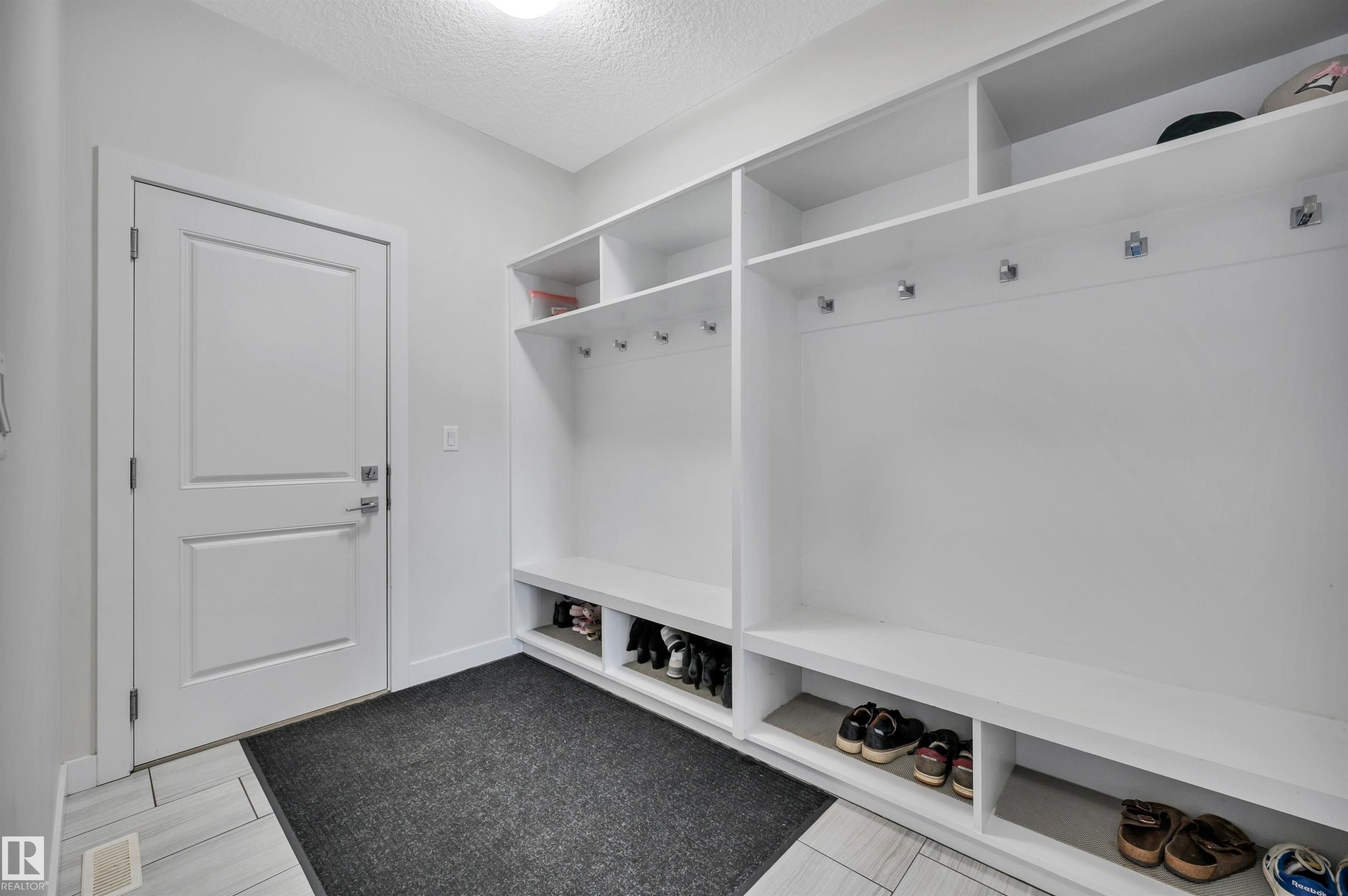 17632 77 Street, Edmonton, AB - Indoor