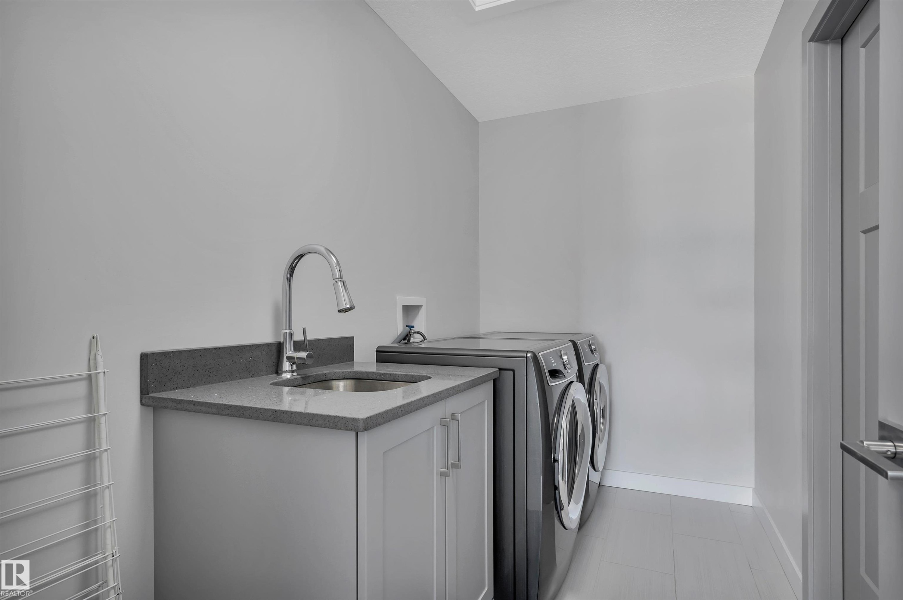 17632 77 Street, Edmonton, AB - Indoor Photo Showing Laundry Room