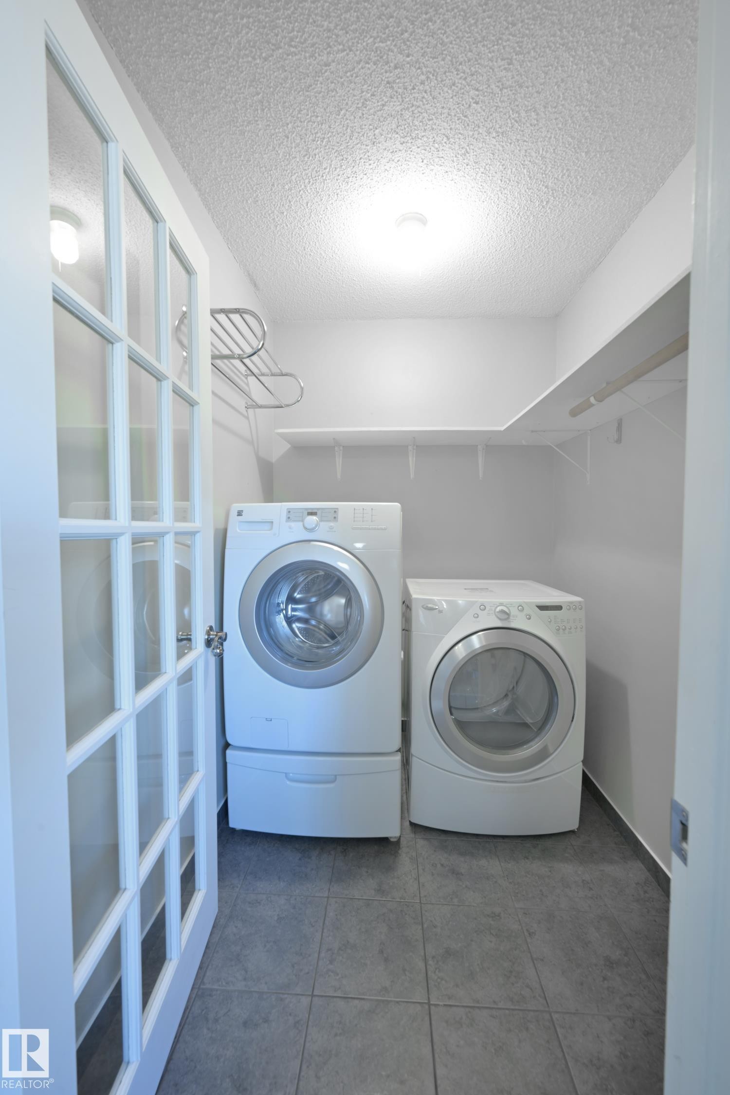 15 Glaewyn Es, St. Albert, AB - Indoor Photo Showing Laundry Room