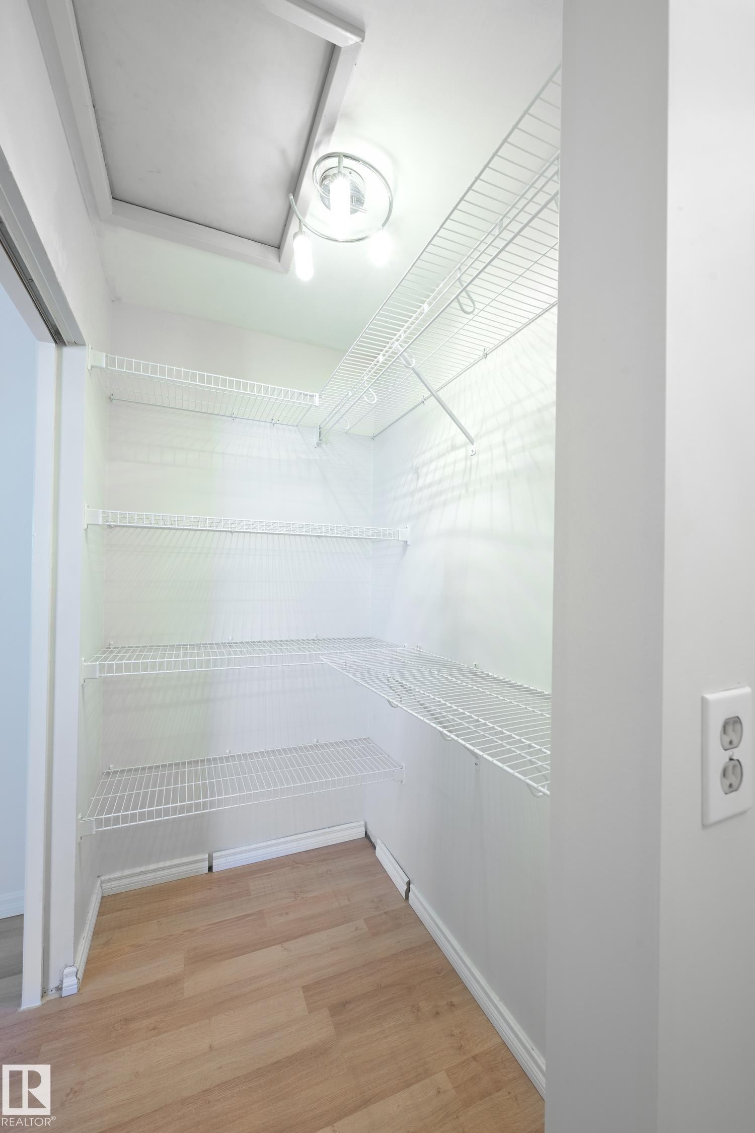 15 Glaewyn Es, St. Albert, AB - Indoor With Storage