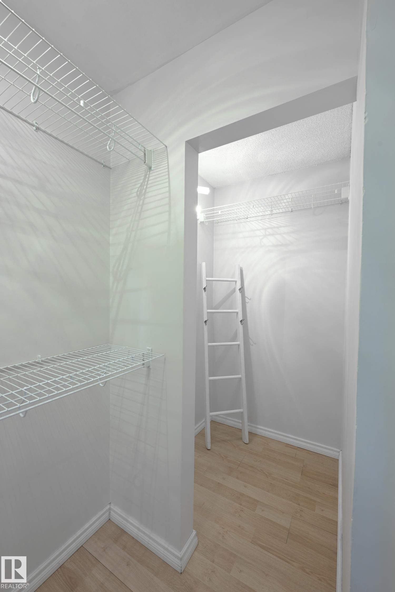 15 Glaewyn Es, St. Albert, AB - Indoor