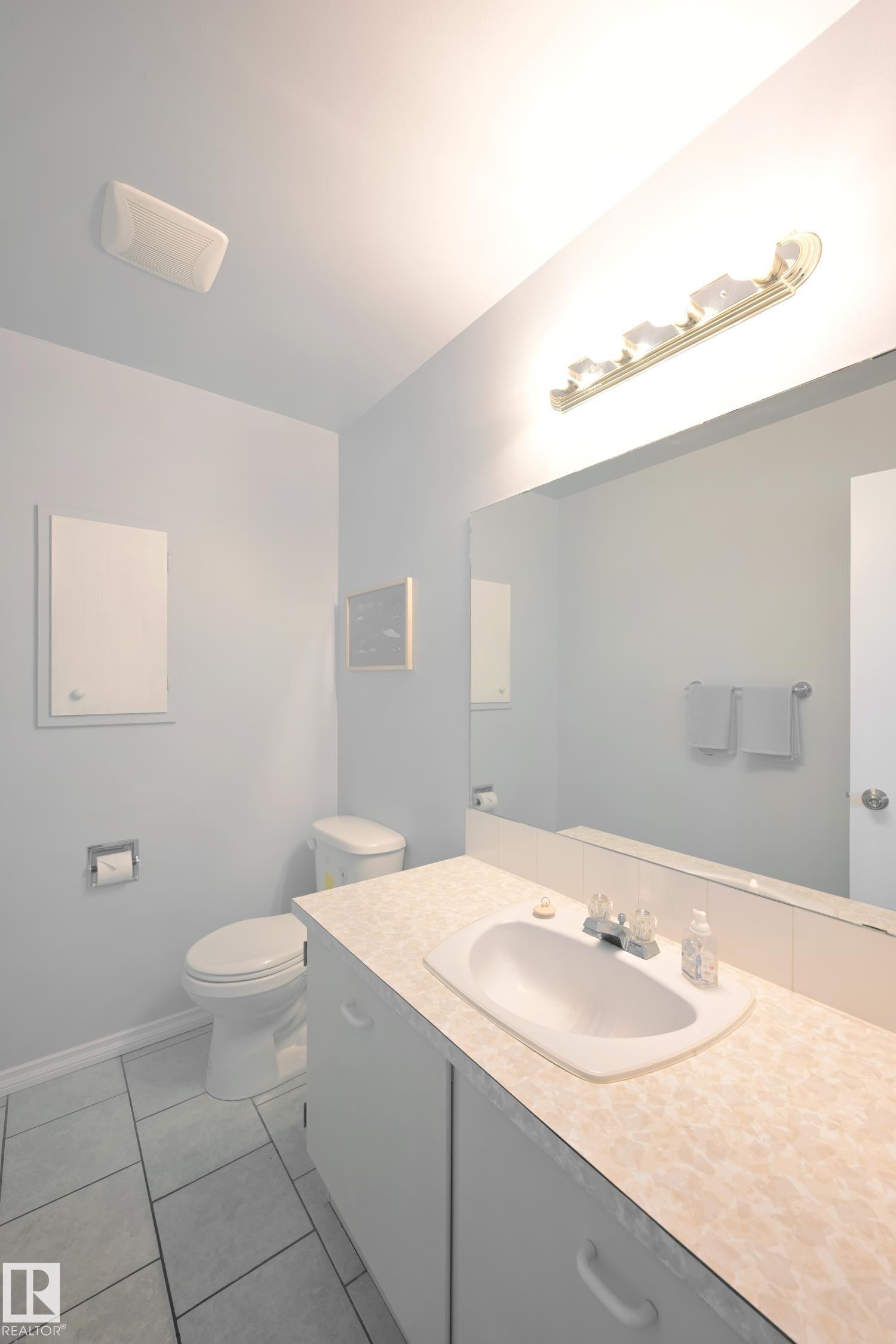 15 Glaewyn Es, St. Albert, AB - Indoor Photo Showing Bathroom