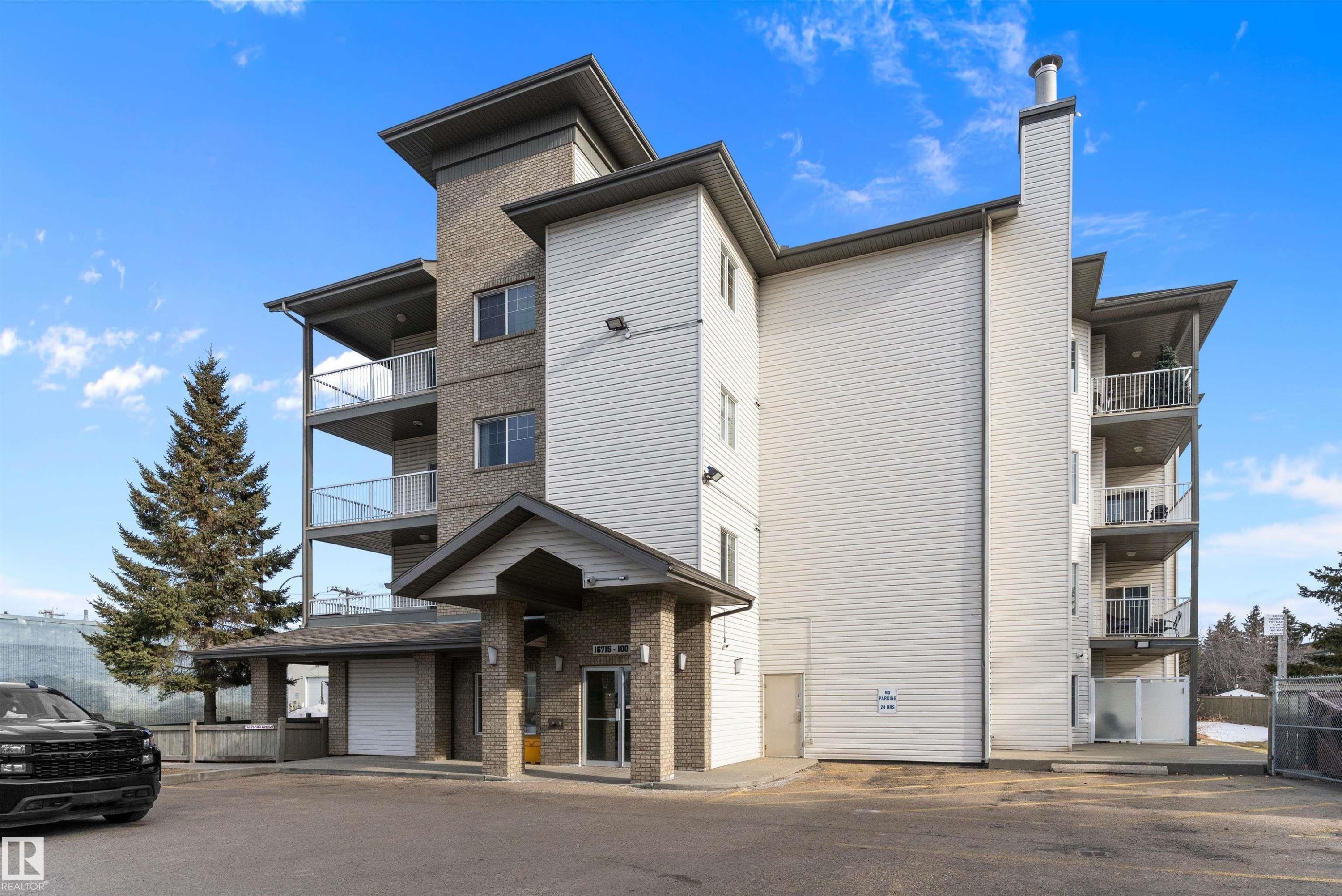 211 16715 100 Avenue, Edmonton, AB - Outdoor