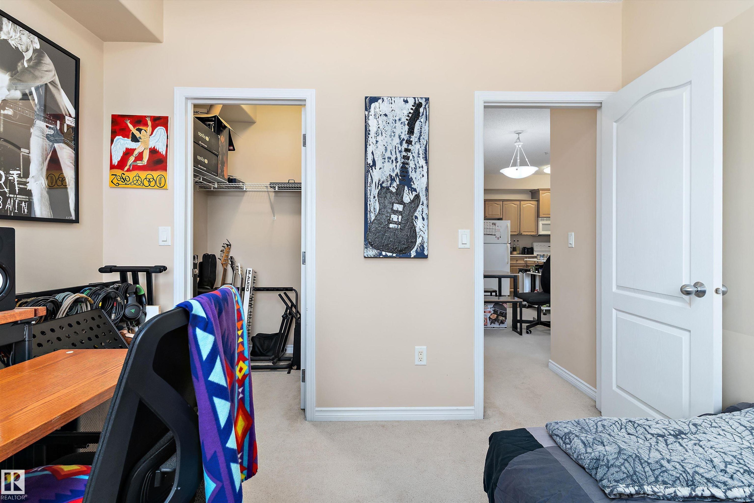 211 16715 100 Avenue, Edmonton, AB - Indoor