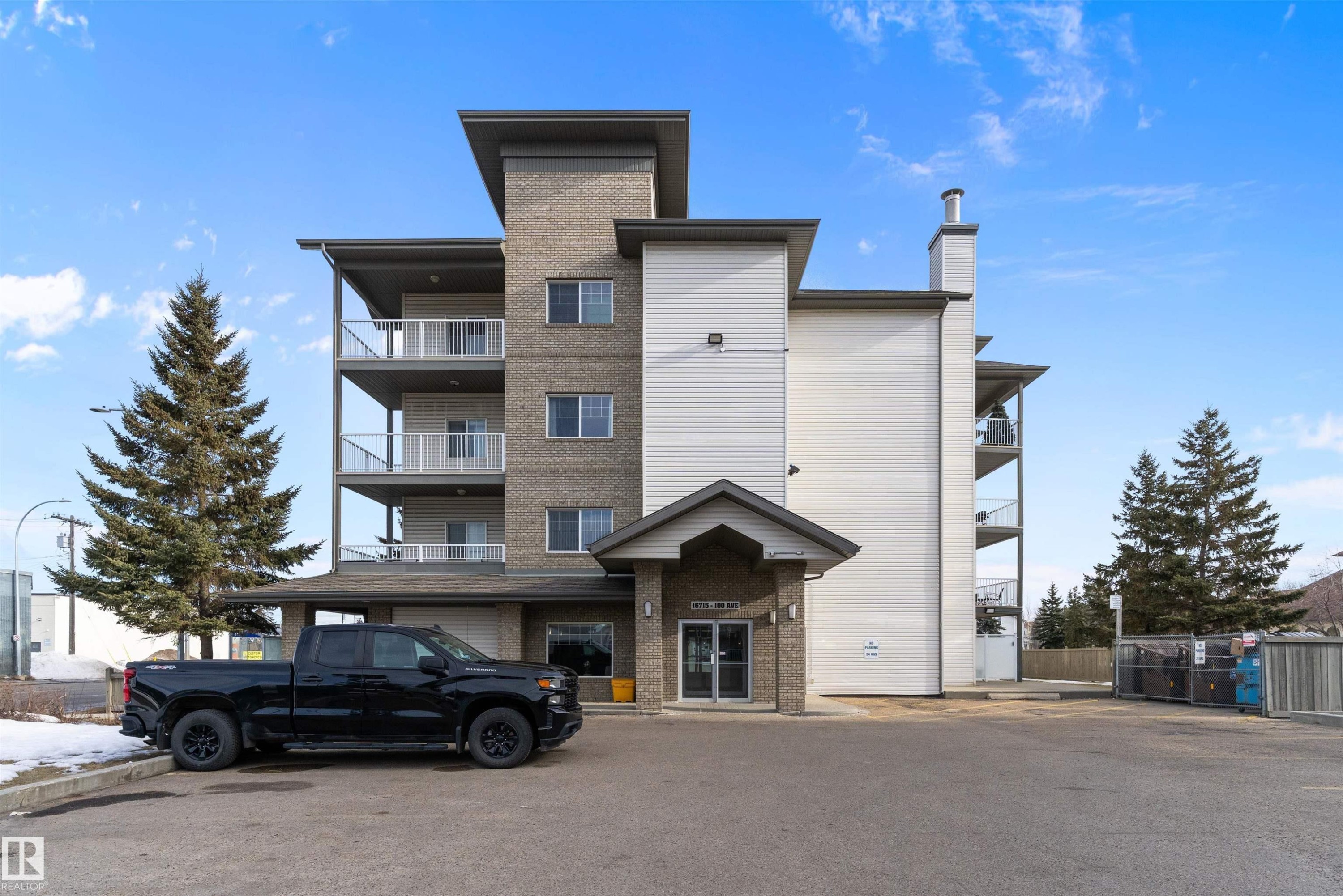 211 16715 100 Avenue, Edmonton, AB - Outdoor
