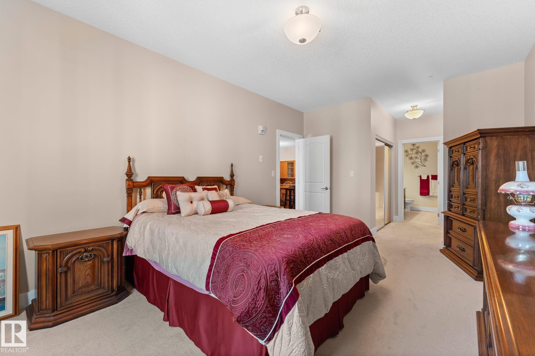 251 6079 Maynard Way, Edmonton, AB - Indoor Photo Showing Bedroom