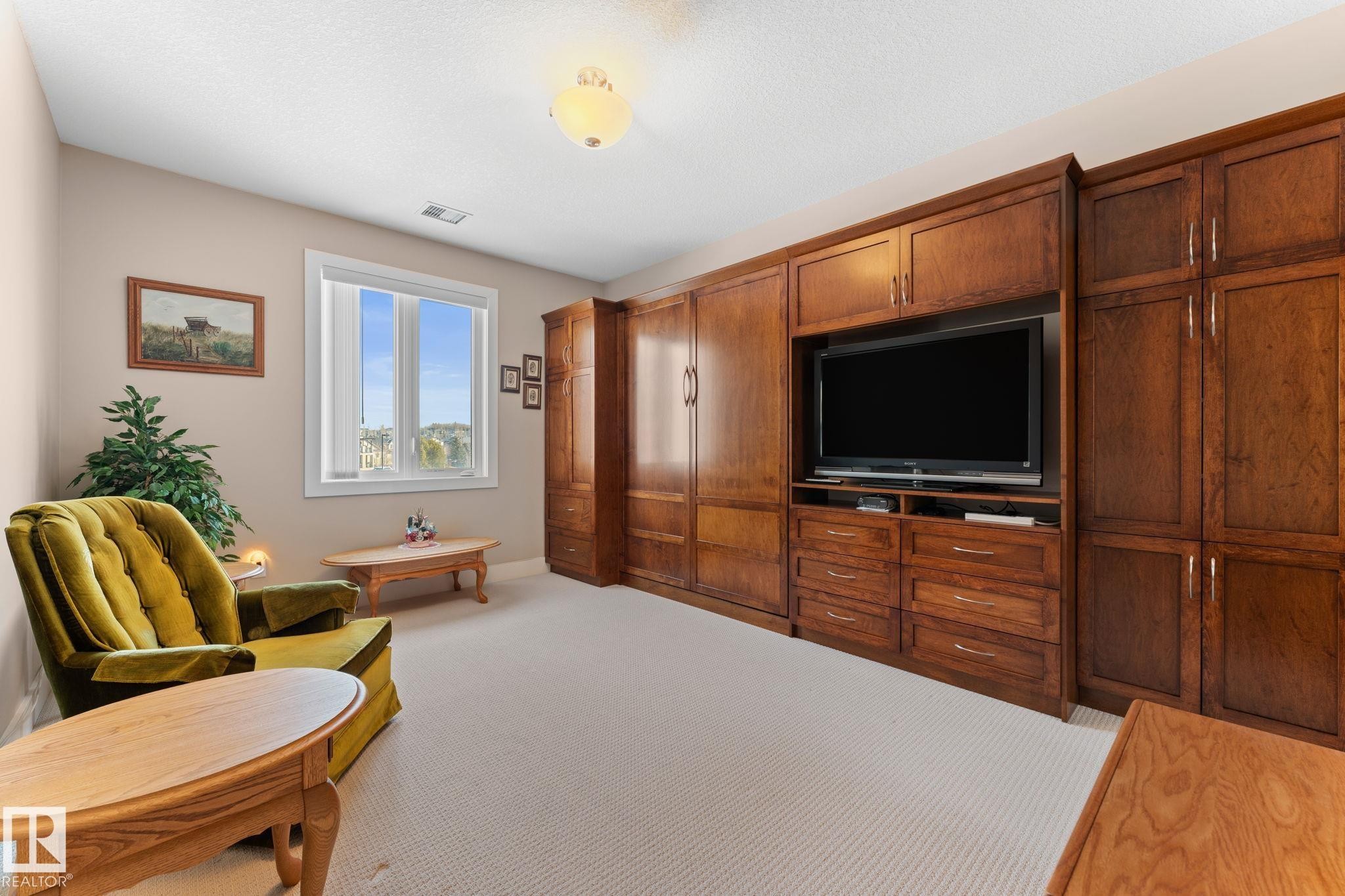 251 6079 Maynard Way, Edmonton, AB - Indoor