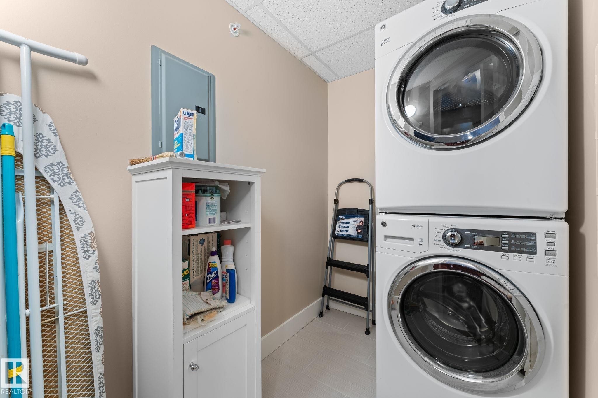 251 6079 Maynard Way, Edmonton, AB - Indoor Photo Showing Laundry Room