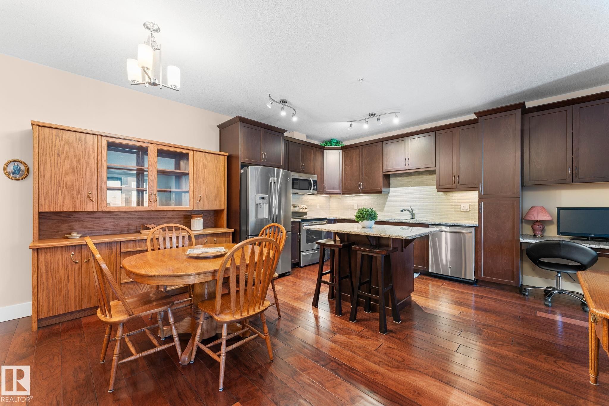 251 6079 Maynard Way, Edmonton, AB - Indoor