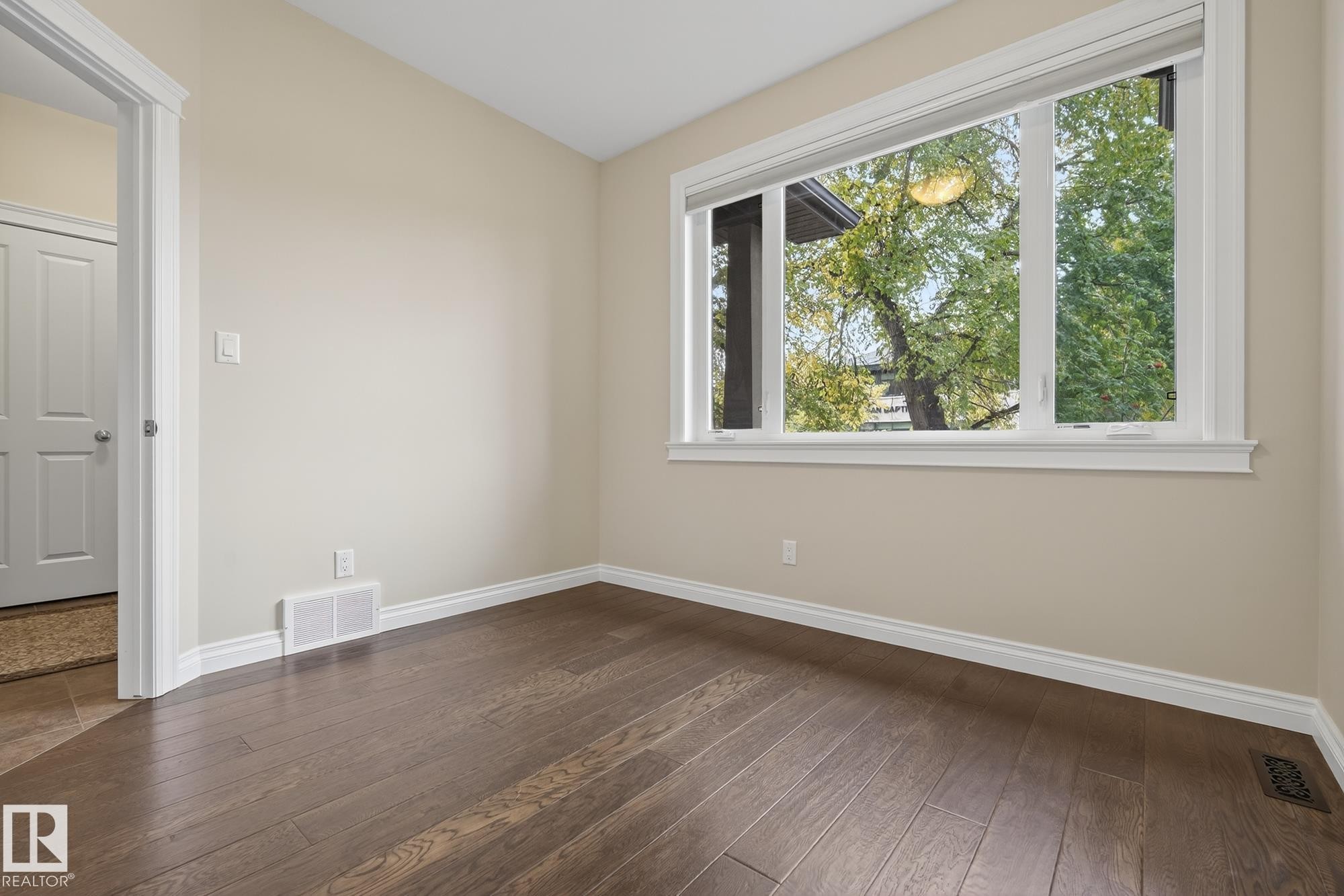 11106 76 Avenue, Edmonton, AB - Indoor Photo Showing Other Room