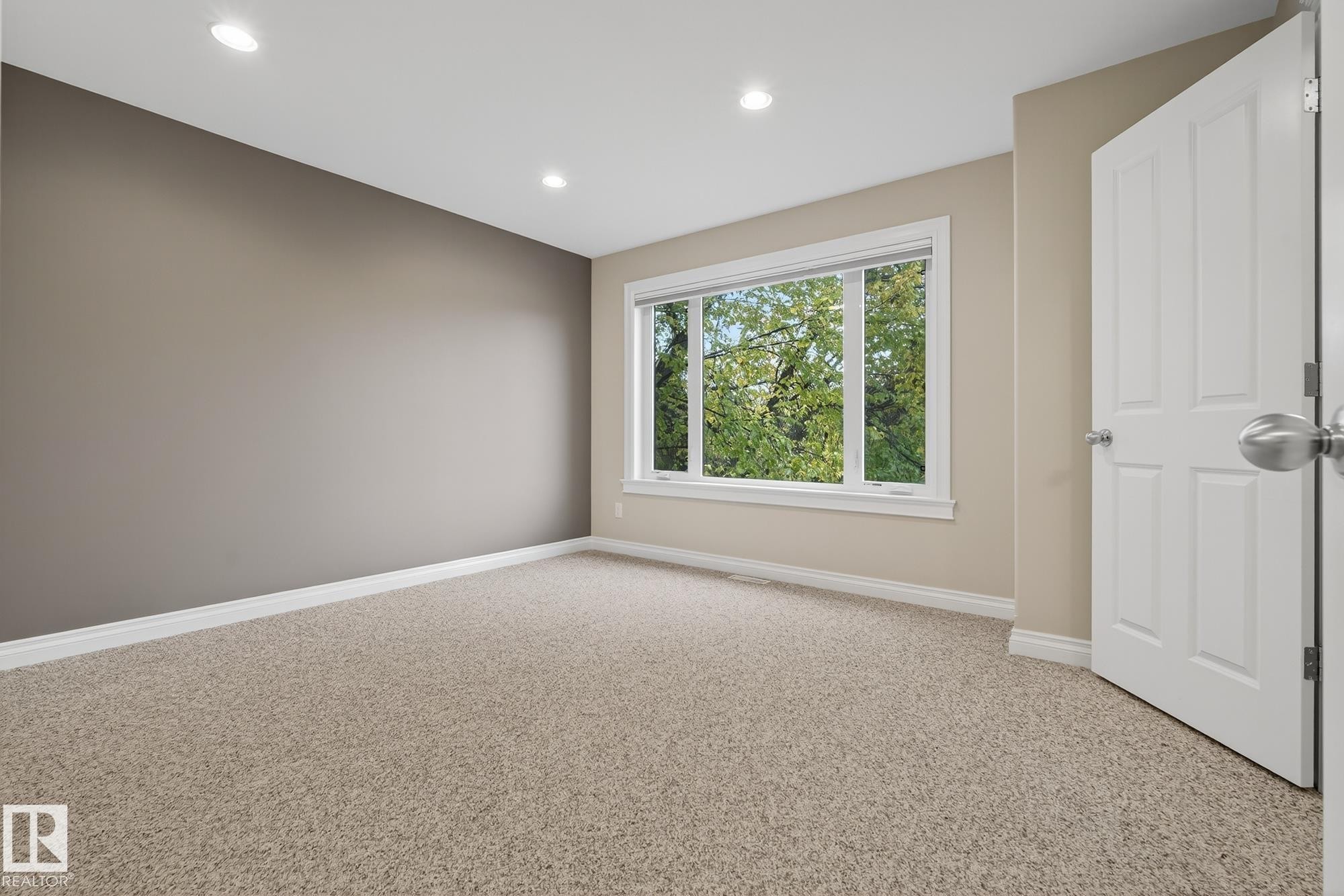 11106 76 Avenue, Edmonton, AB - Indoor Photo Showing Other Room