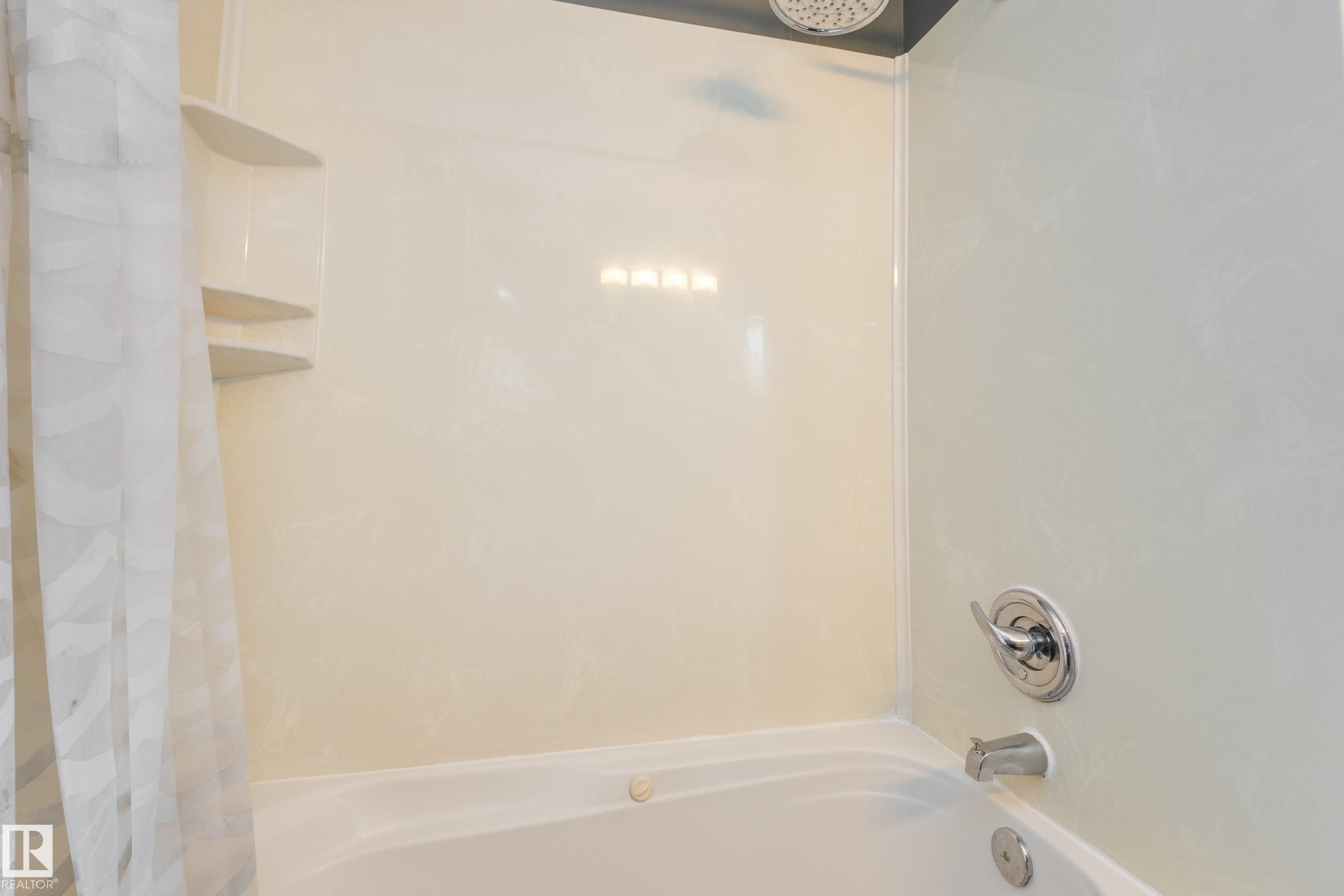 14227 74 Street, Edmonton, AB - Indoor Photo Showing Bathroom