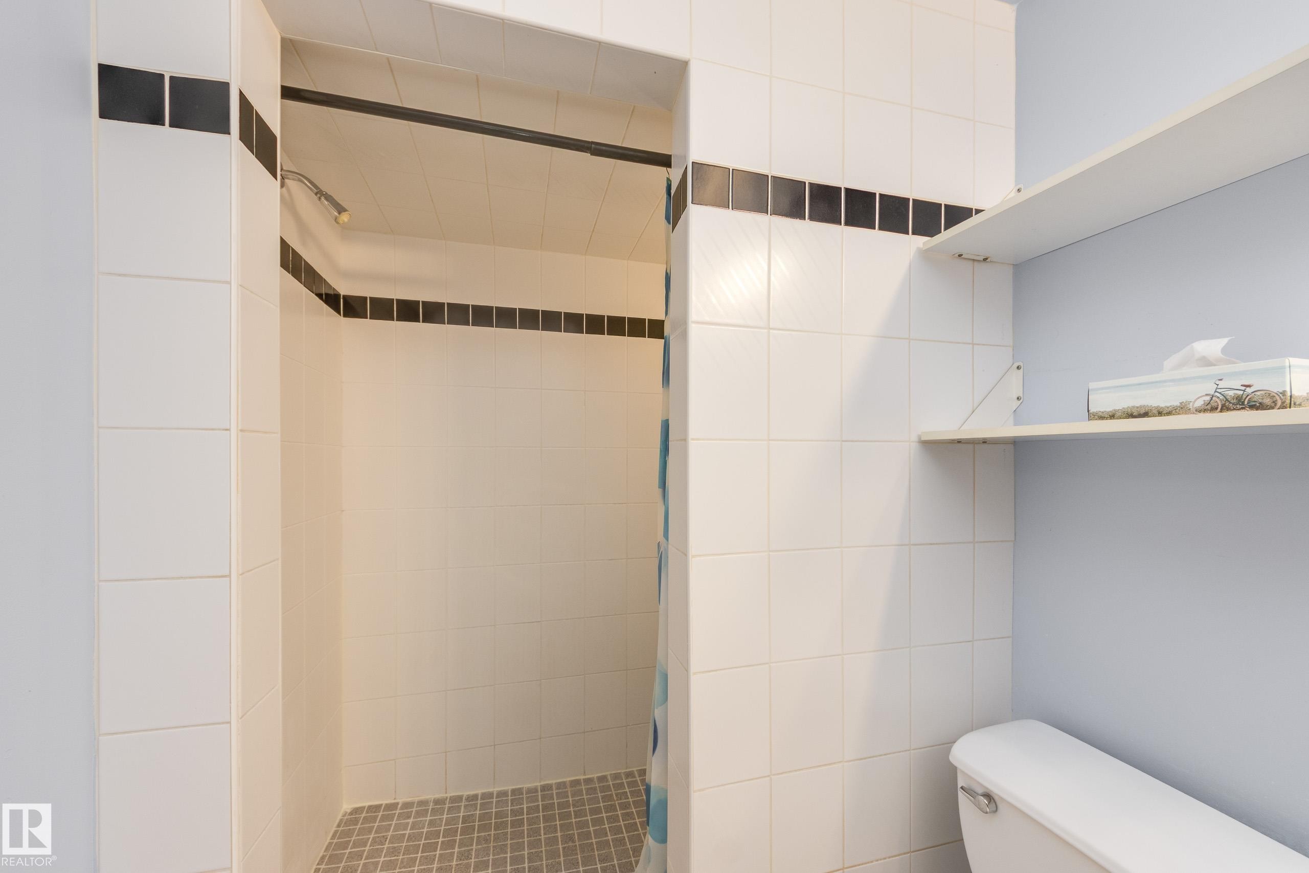 14227 74 Street, Edmonton, AB - Indoor Photo Showing Bathroom