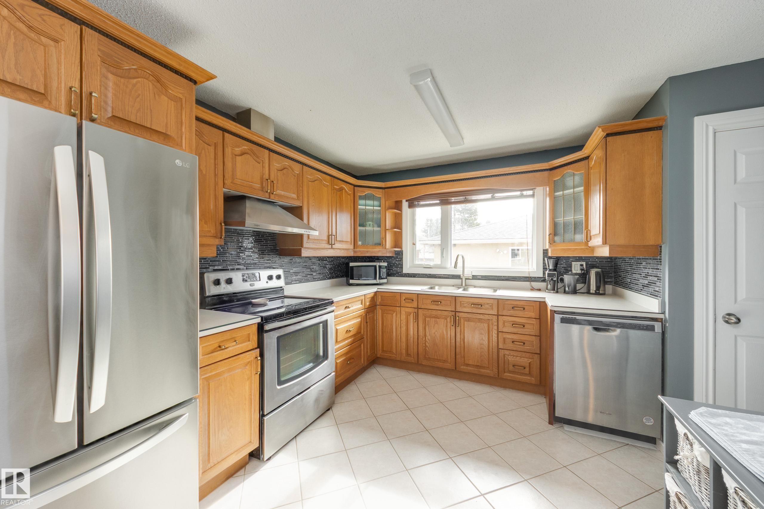 14227 74 Street, Edmonton, AB - Indoor Photo Showing Kitchen With Stainless Steel Kitchen