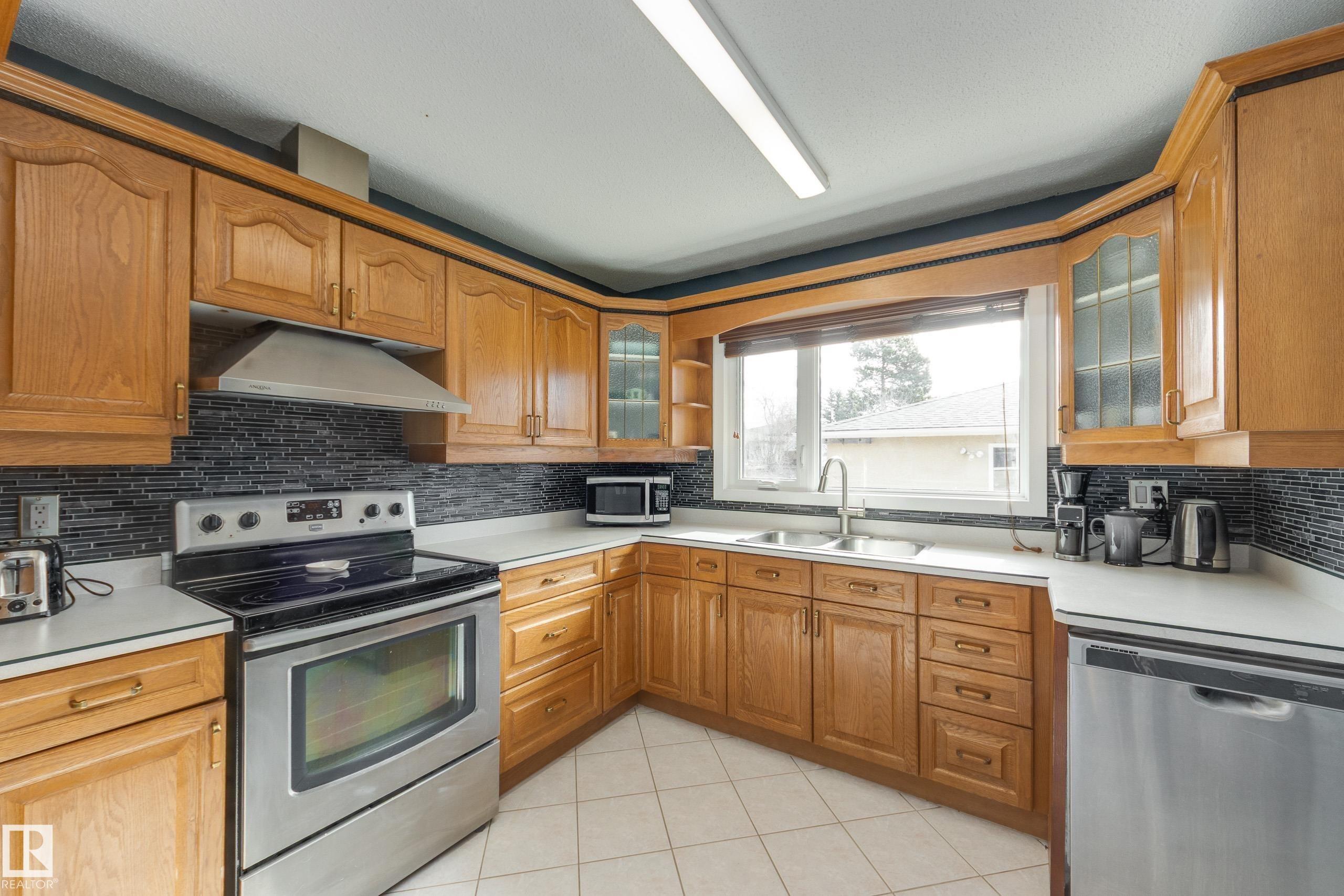 14227 74 Street, Edmonton, AB - Indoor Photo Showing Kitchen With Stainless Steel Kitchen