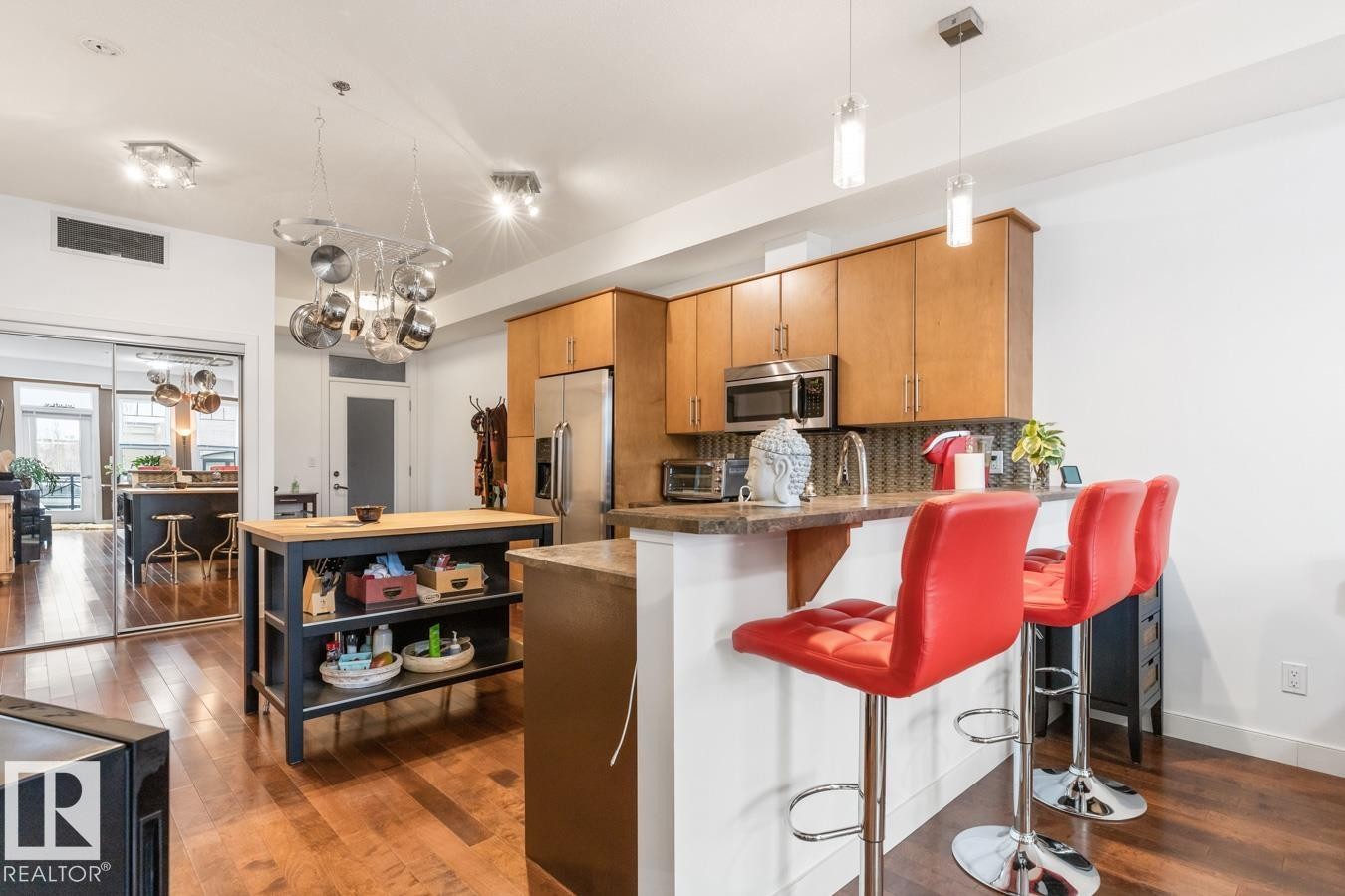 406 10808 71 Avenue, Edmonton, AB - Indoor Photo Showing Kitchen With Upgraded Kitchen