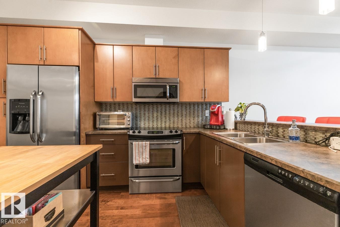 406 10808 71 Avenue, Edmonton, AB - Indoor Photo Showing Kitchen With Double Sink With Upgraded Kitchen