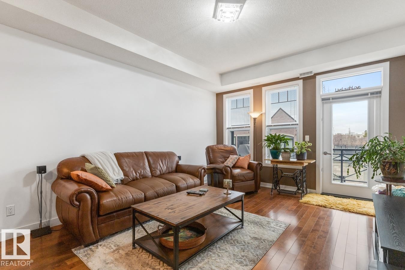 406 10808 71 Avenue, Edmonton, AB - Indoor Photo Showing Living Room