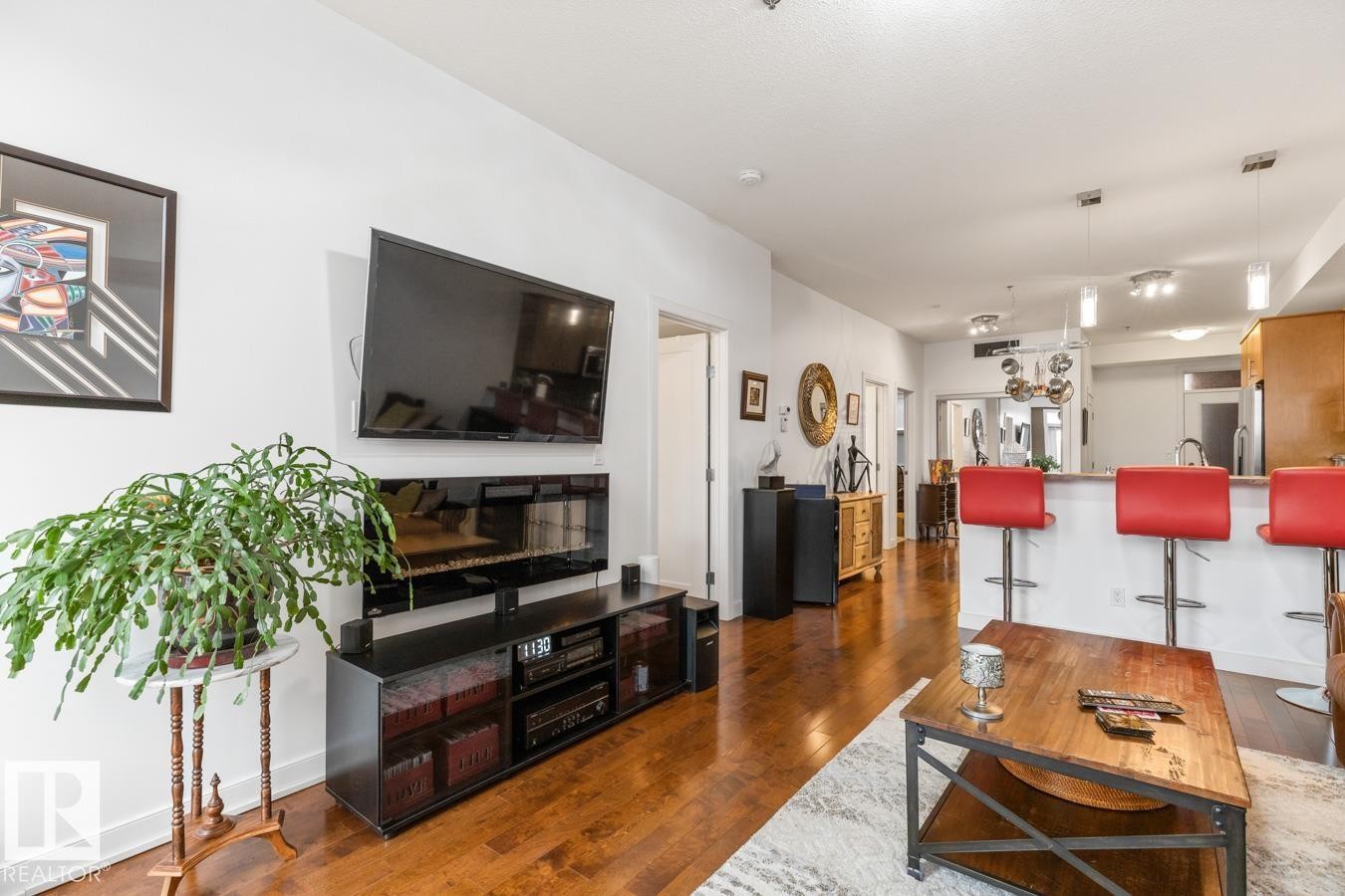 406 10808 71 Avenue, Edmonton, AB - Indoor Photo Showing Living Room