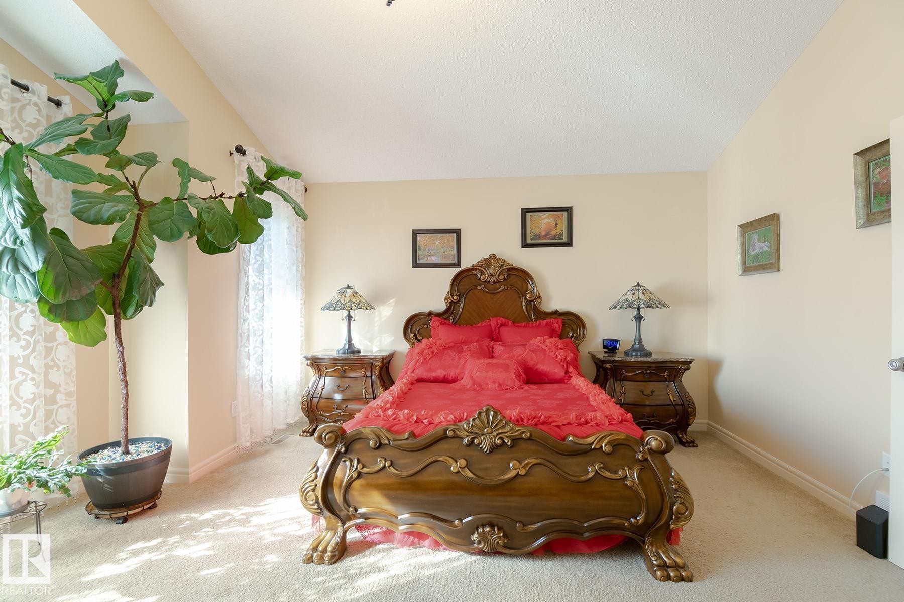 Carpeted room with neutral wall tones and a vaulted ceiling - 7426 Getty Way, Edmonton, AB - Indoor Photo Showing Bedroom
