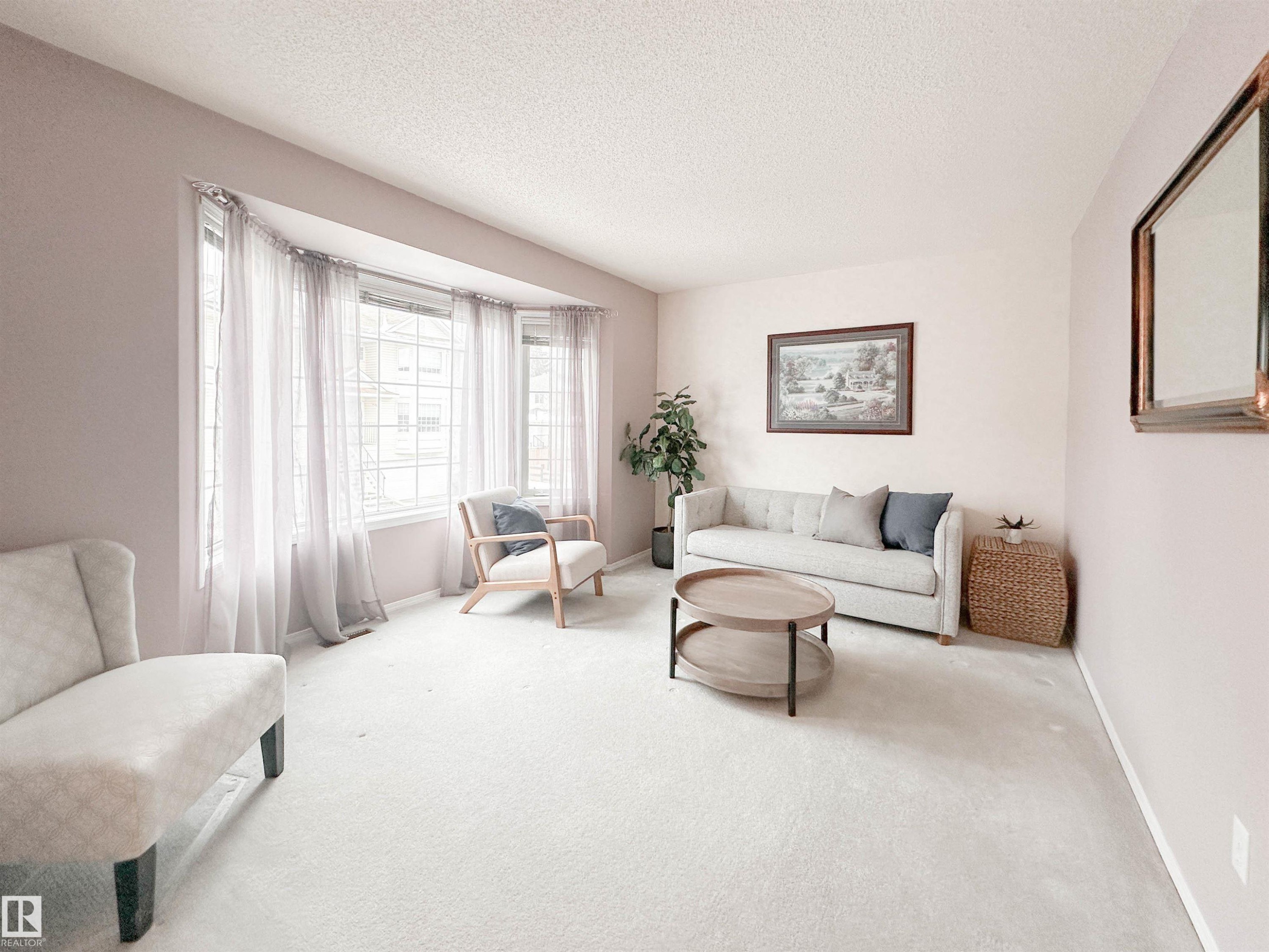 3 10 Devon Close, St. Albert, AB - Indoor Photo Showing Living Room