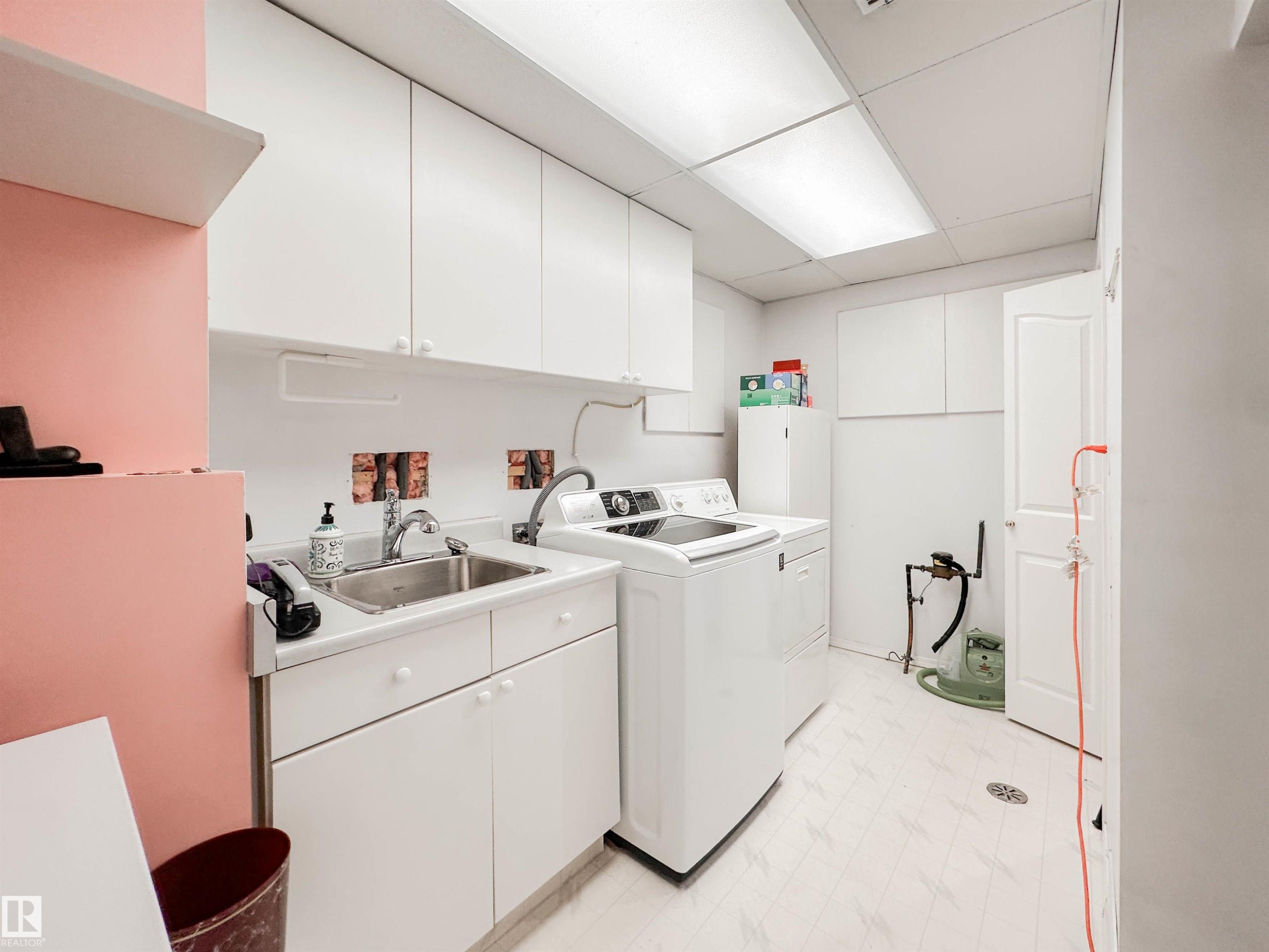 3 10 Devon Close, St. Albert, AB - Indoor Photo Showing Laundry Room