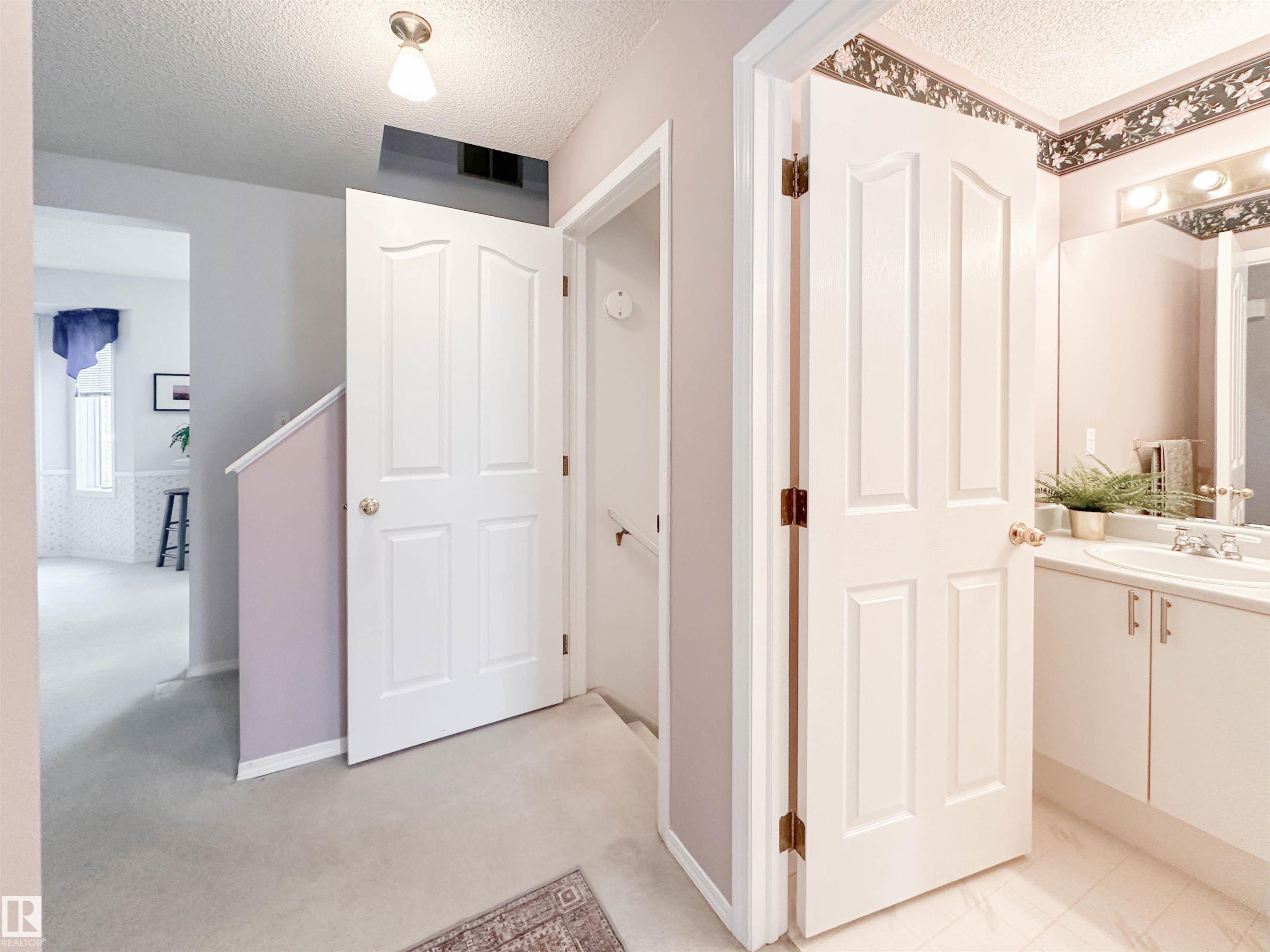 3 10 Devon Close, St. Albert, AB - Indoor