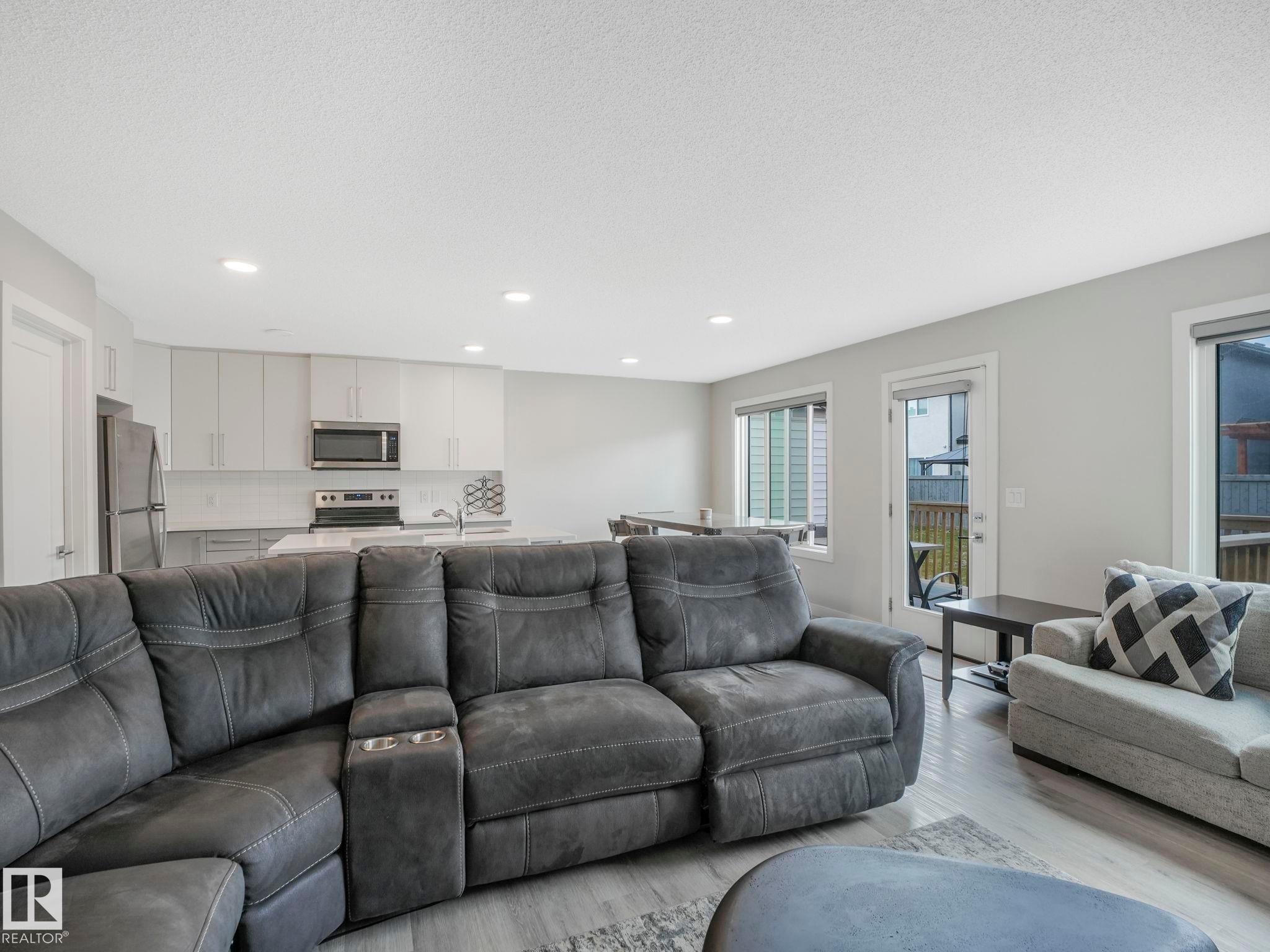 7808 174 Avenue, Edmonton, AB - Indoor Photo Showing Living Room