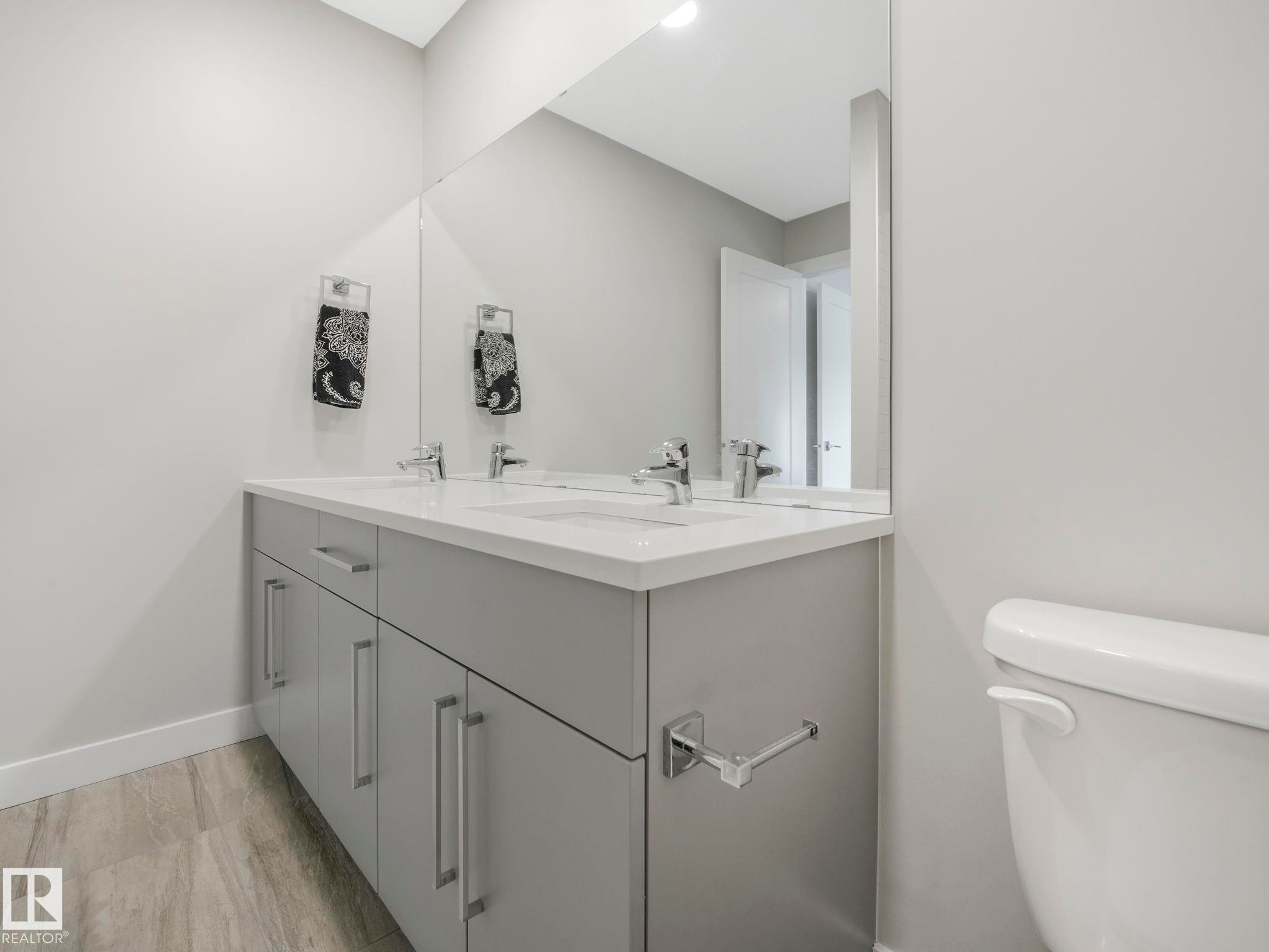 7808 174 Avenue, Edmonton, AB - Indoor Photo Showing Bathroom