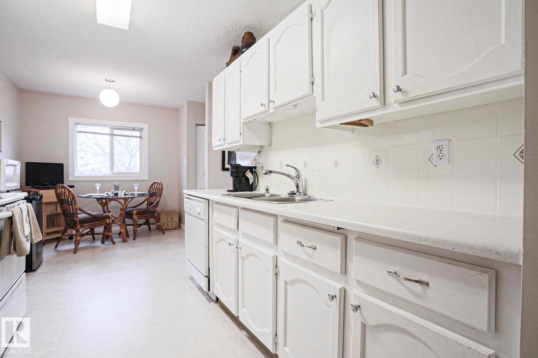 12 2020 105 Street, Edmonton, AB - Indoor Photo Showing Kitchen With Double Sink