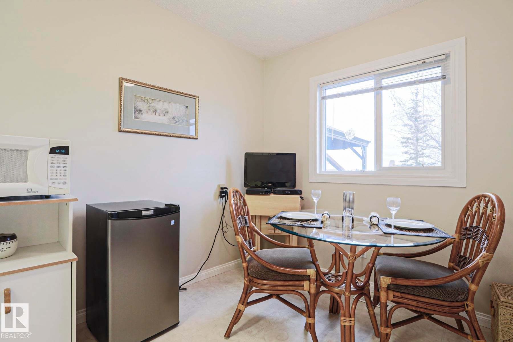 12 2020 105 Street, Edmonton, AB - Indoor