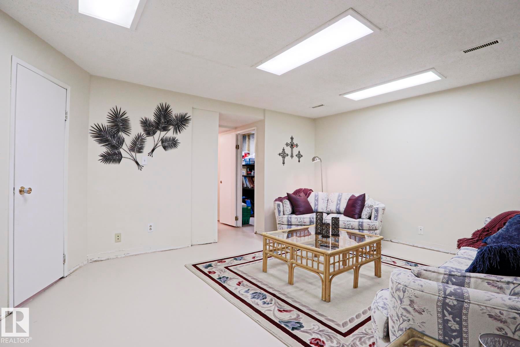 12 2020 105 Street, Edmonton, AB - Indoor