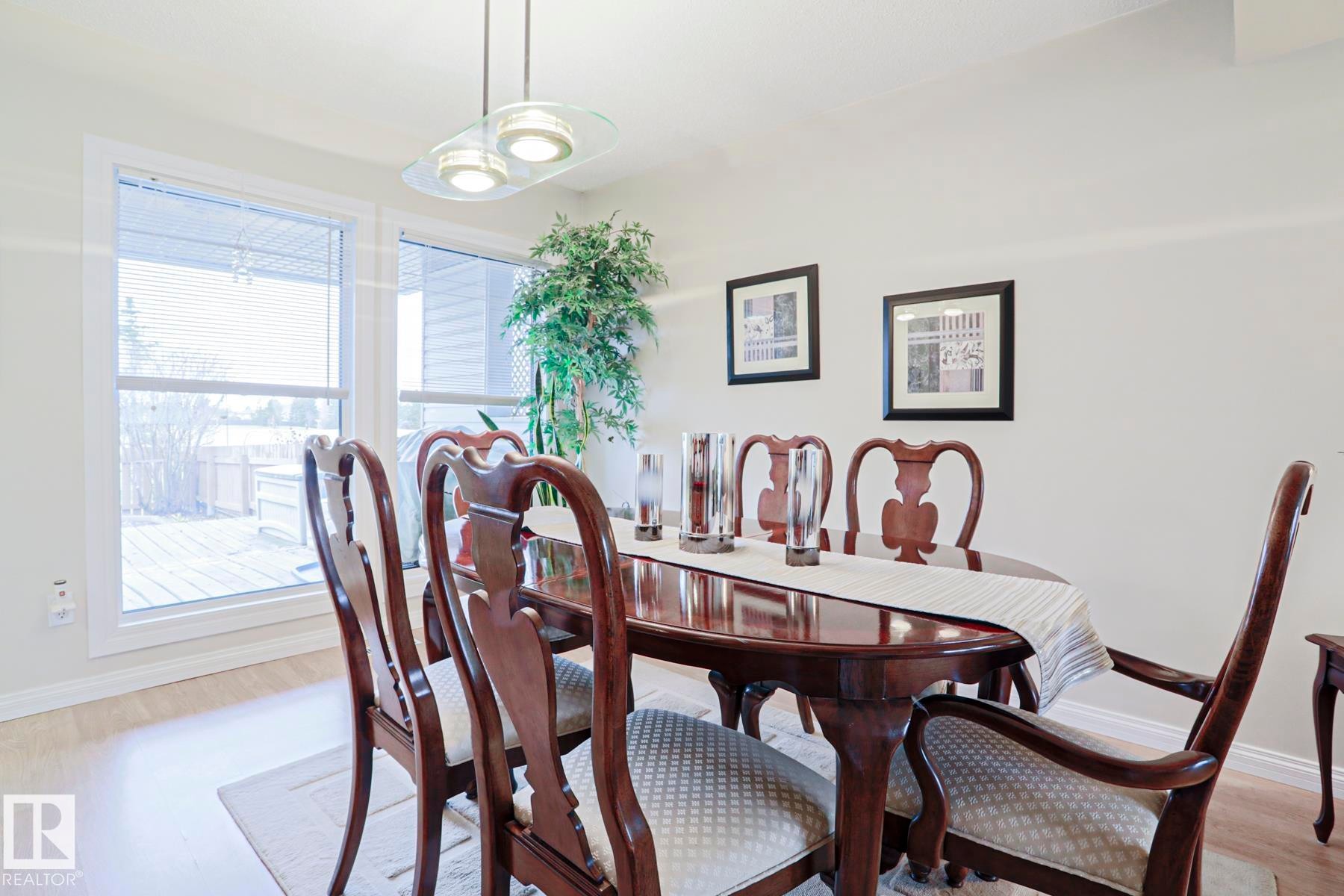 12 2020 105 Street, Edmonton, AB - Indoor Photo Showing Dining Room