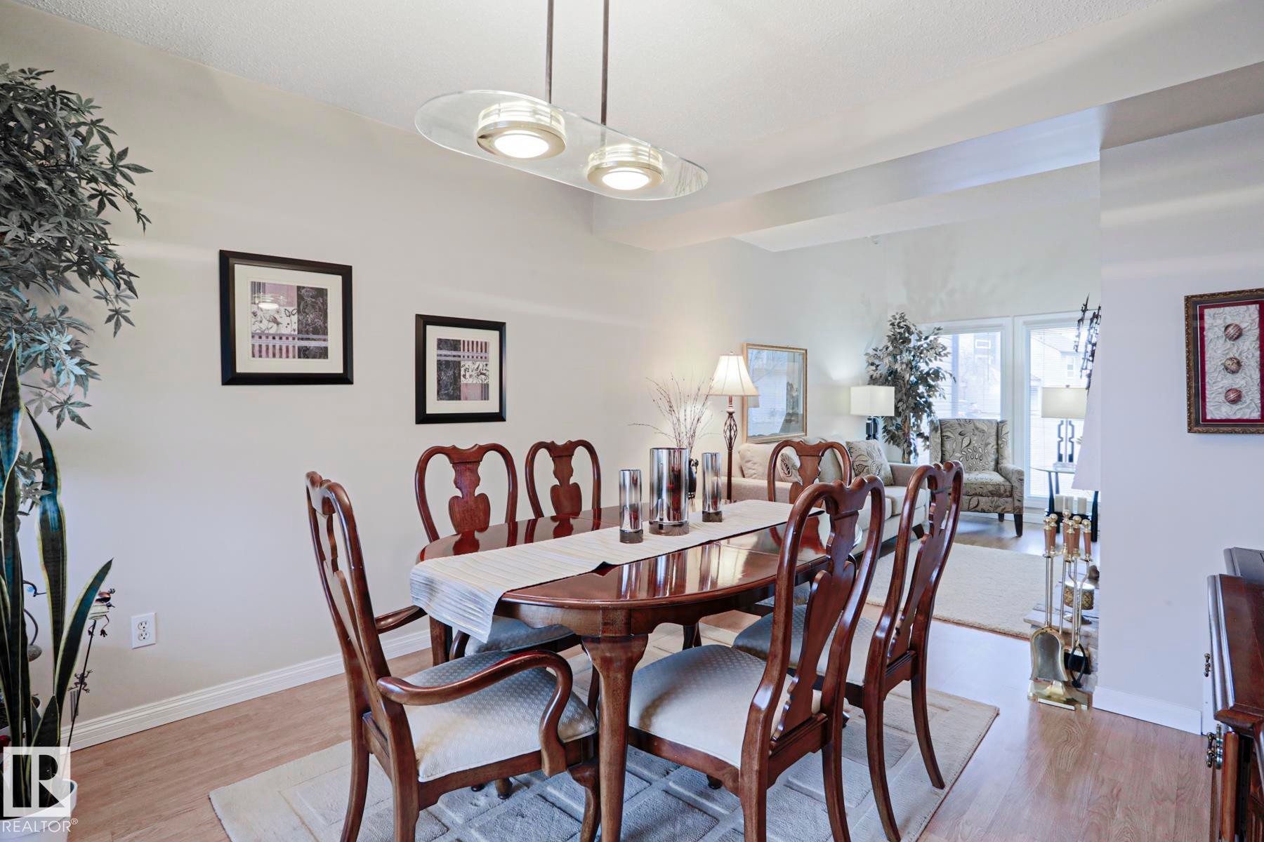 12 2020 105 Street, Edmonton, AB - Indoor Photo Showing Dining Room