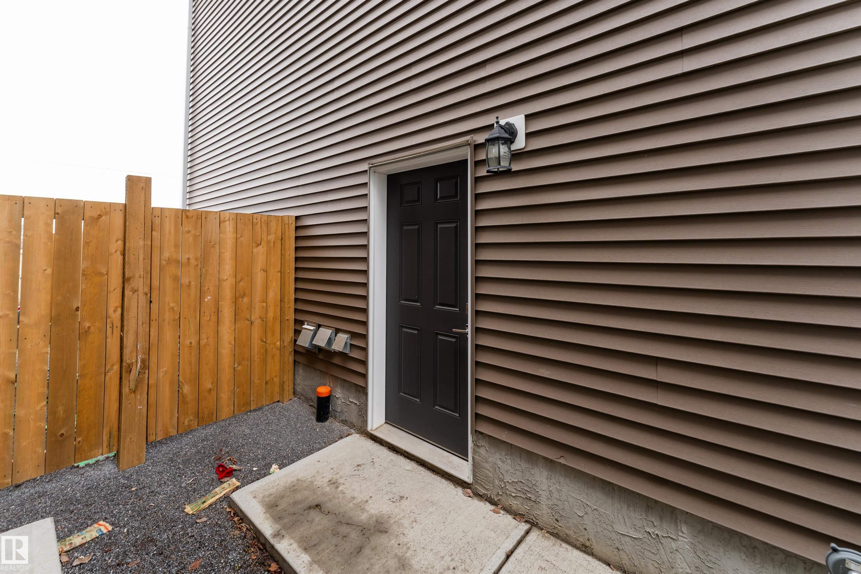 1613 Enright Way, Edmonton, AB - Outdoor
