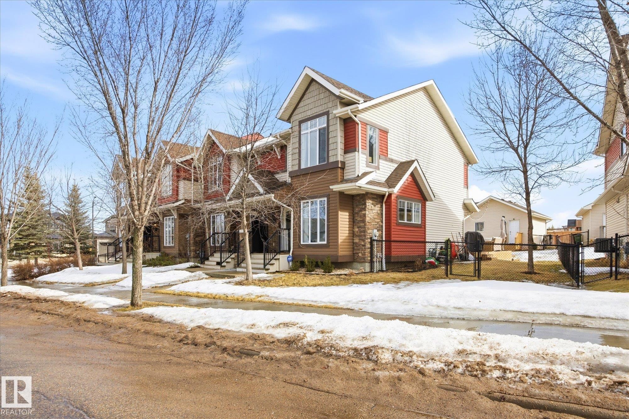 2061 Trumpeter Way, Edmonton, AB - Outdoor