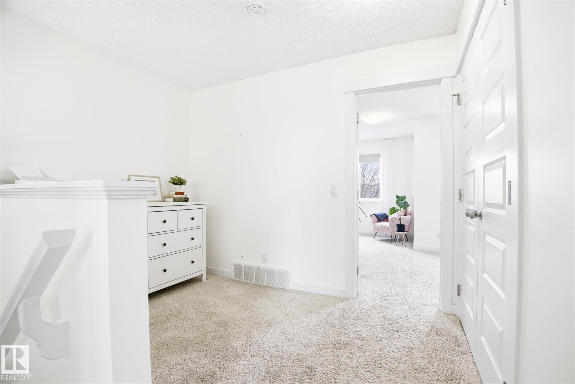 2061 Trumpeter Way, Edmonton, AB - Indoor