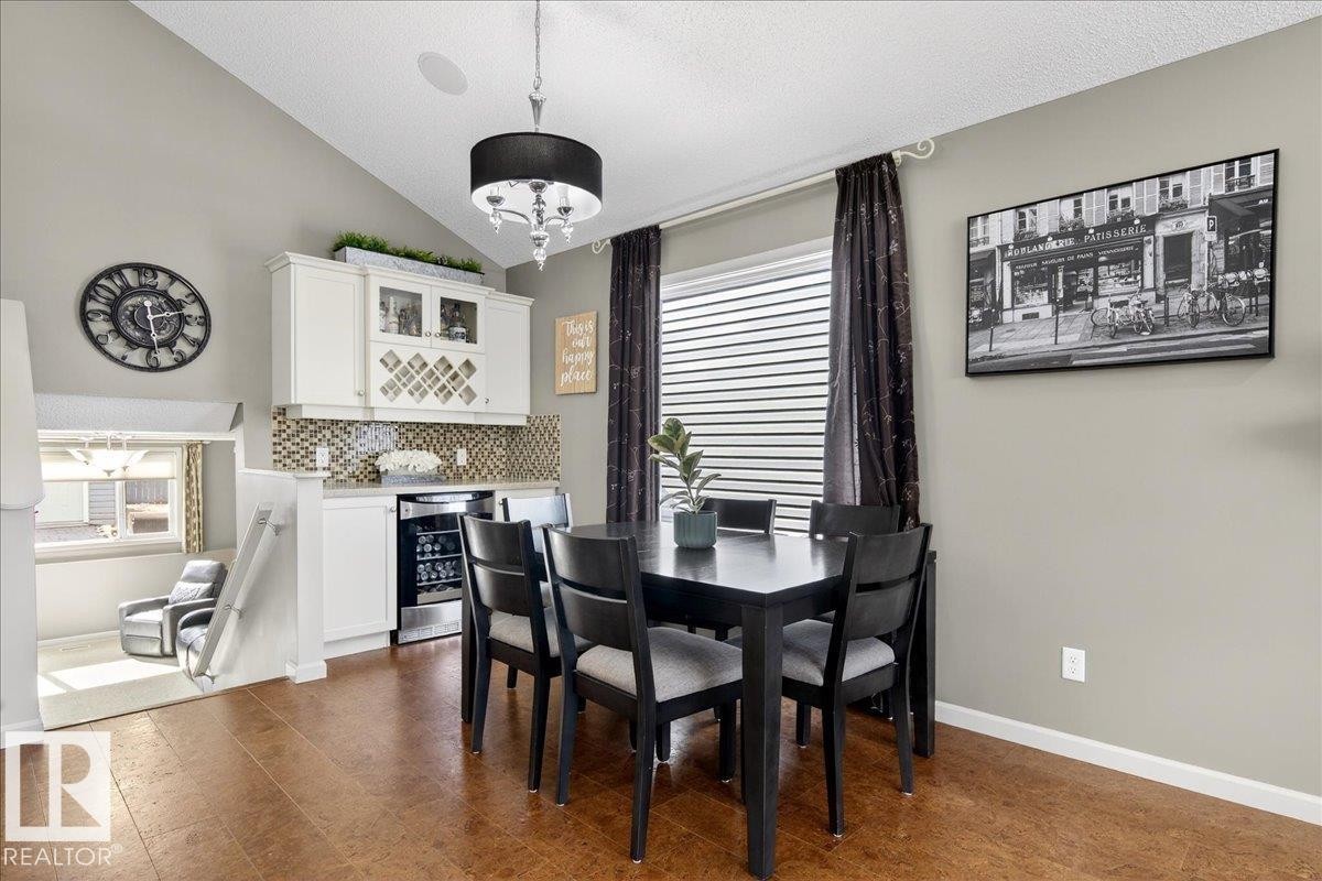 6072 Stanton Drive, Edmonton, AB - Indoor Photo Showing Dining Room