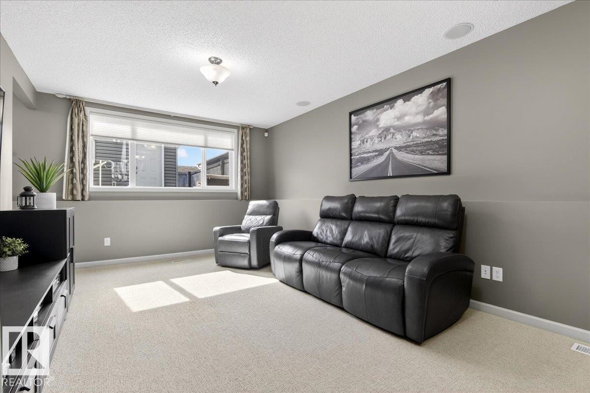 6072 Stanton Drive, Edmonton, AB - Indoor Photo Showing Living Room