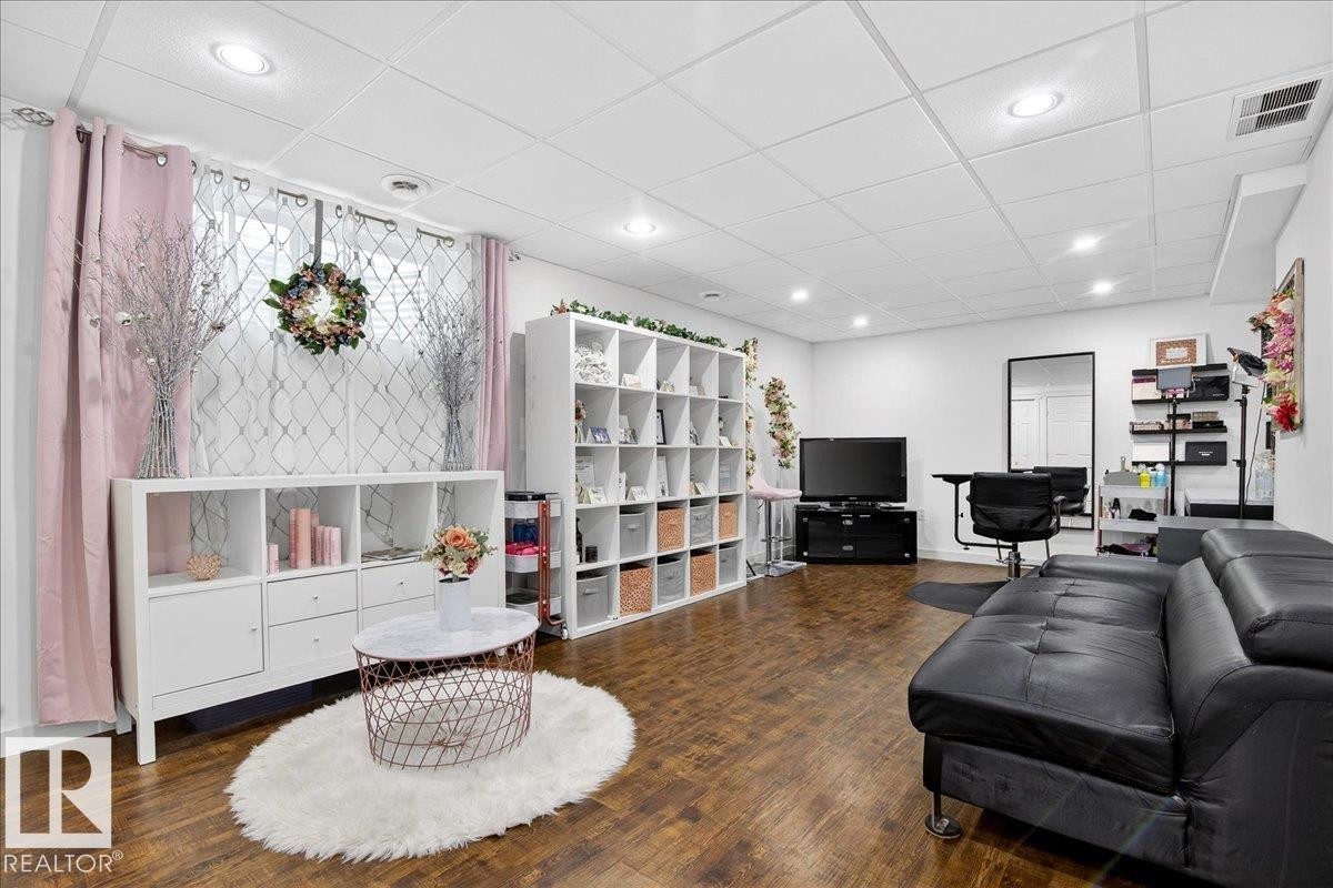 6072 Stanton Drive, Edmonton, AB - Indoor