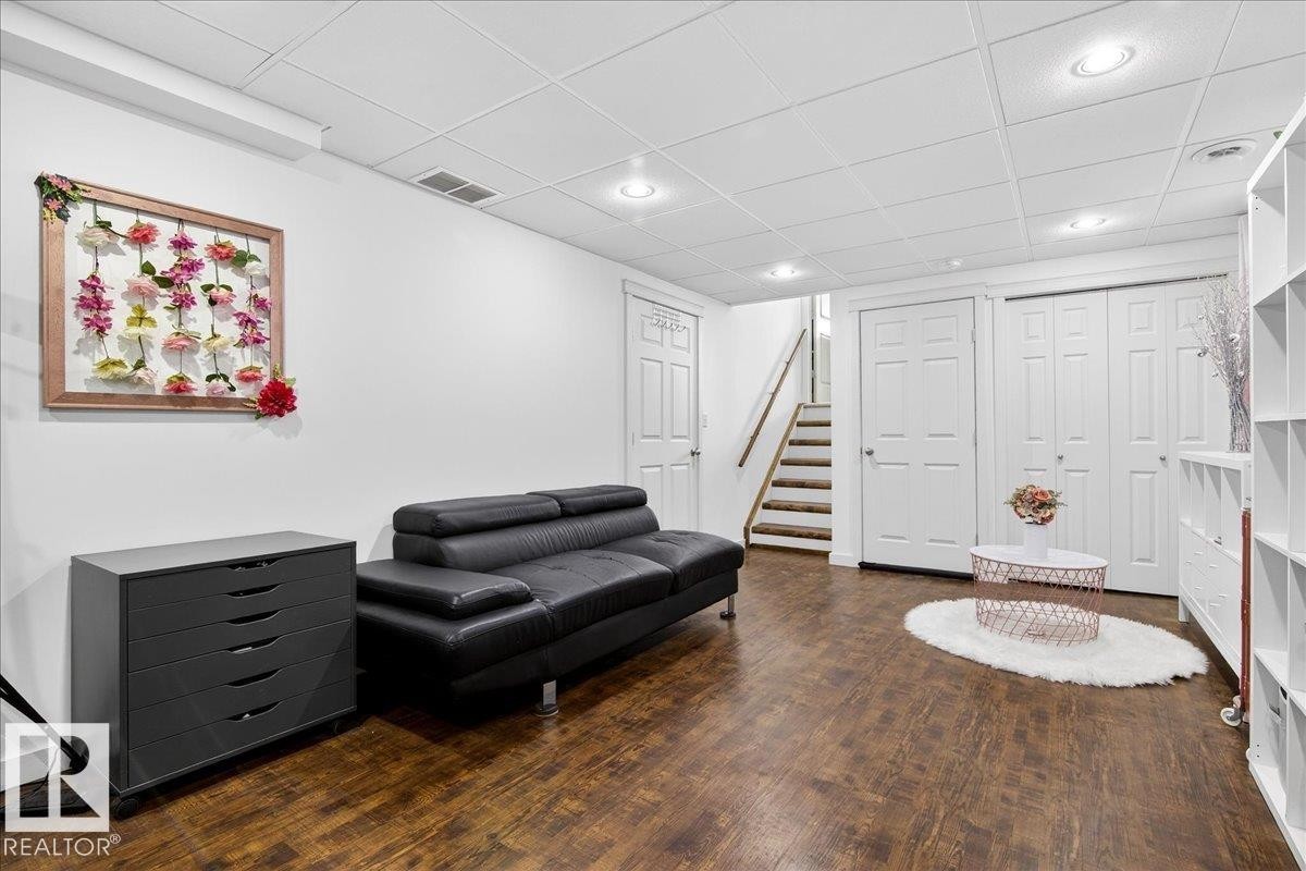 6072 Stanton Drive, Edmonton, AB - Indoor Photo Showing Other Room