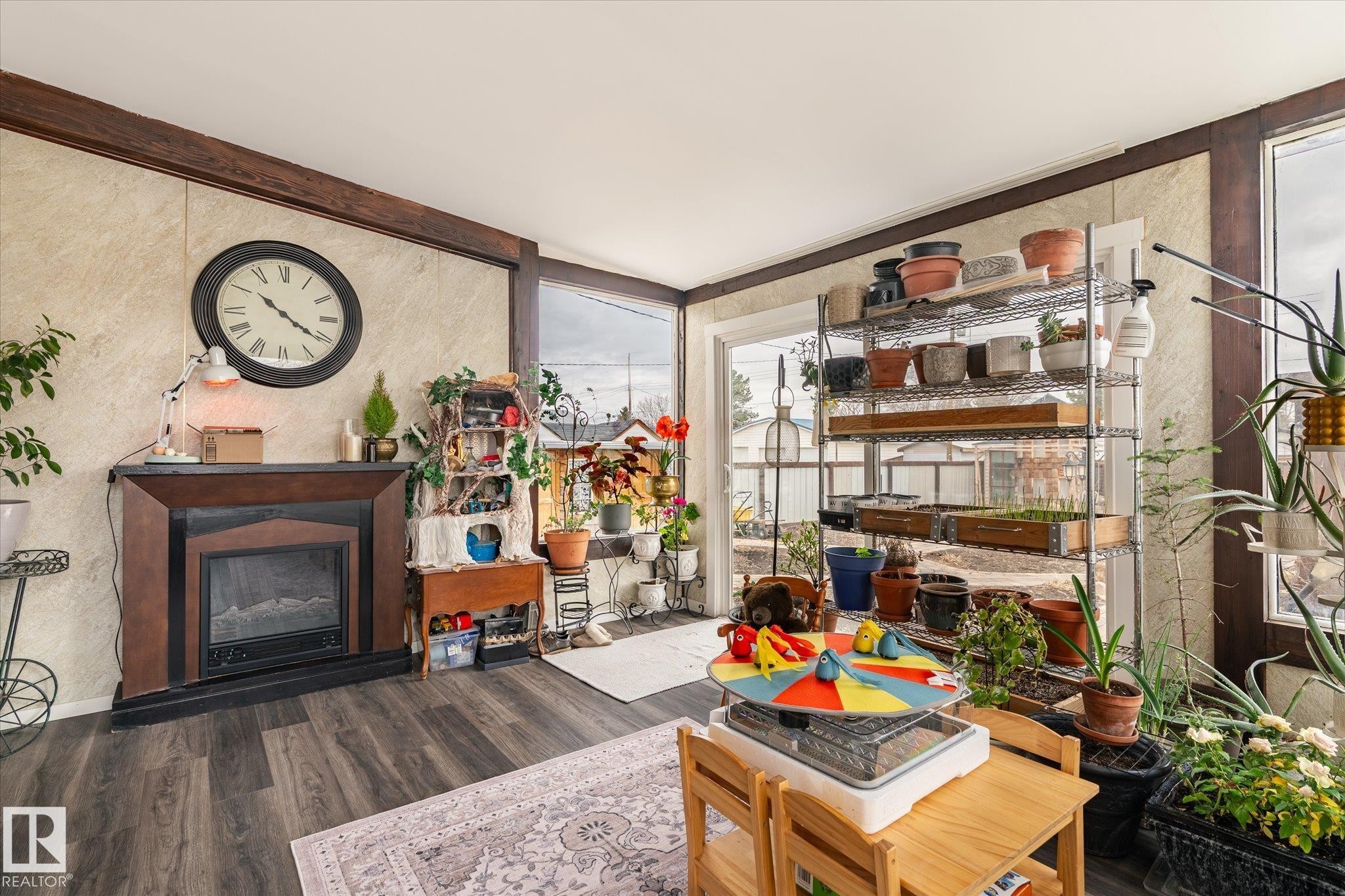 5016 44 Ave, Calmar, AB - Indoor Photo Showing Living Room With Fireplace