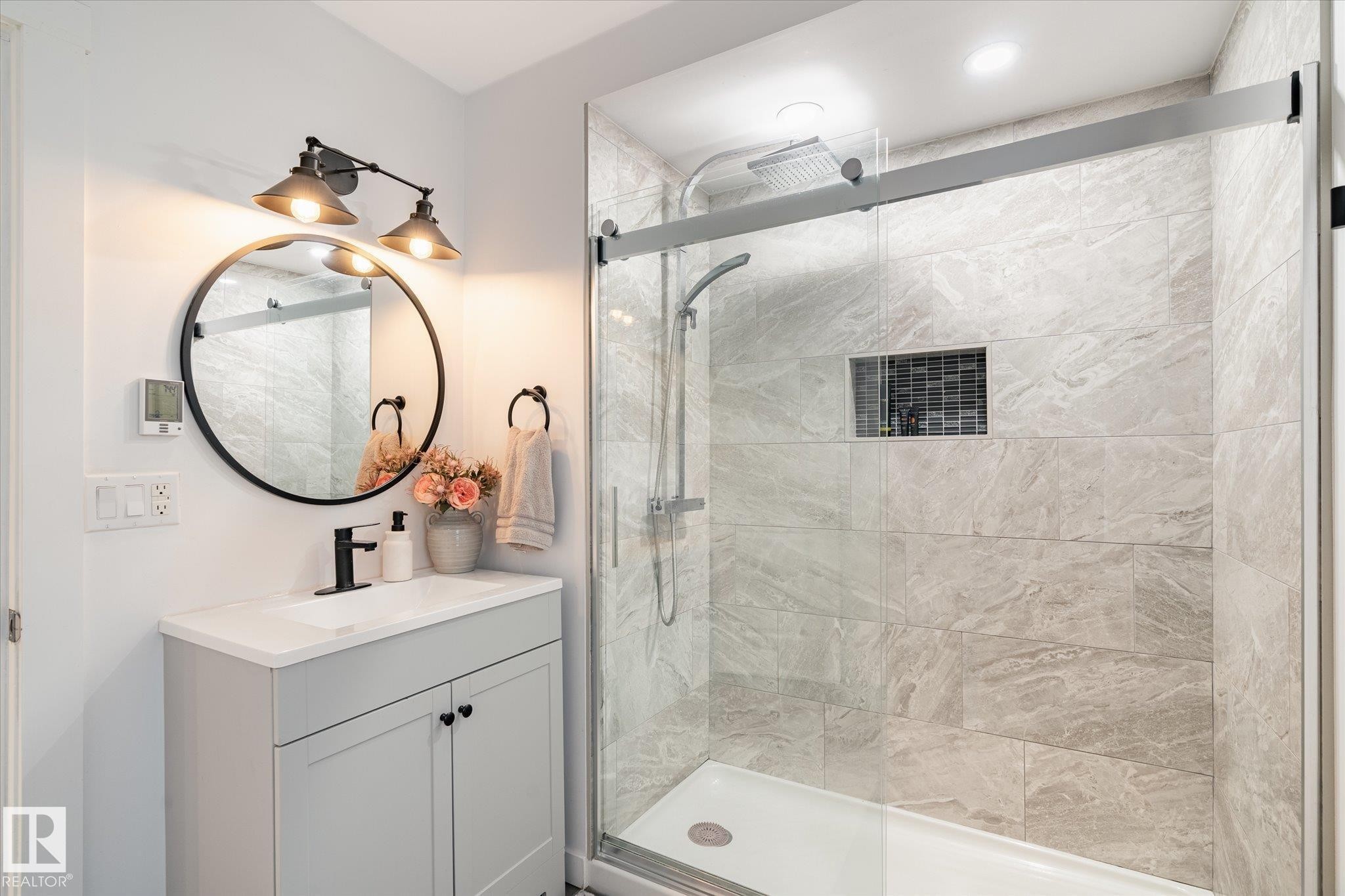 5016 44 Ave, Calmar, AB - Indoor Photo Showing Bathroom