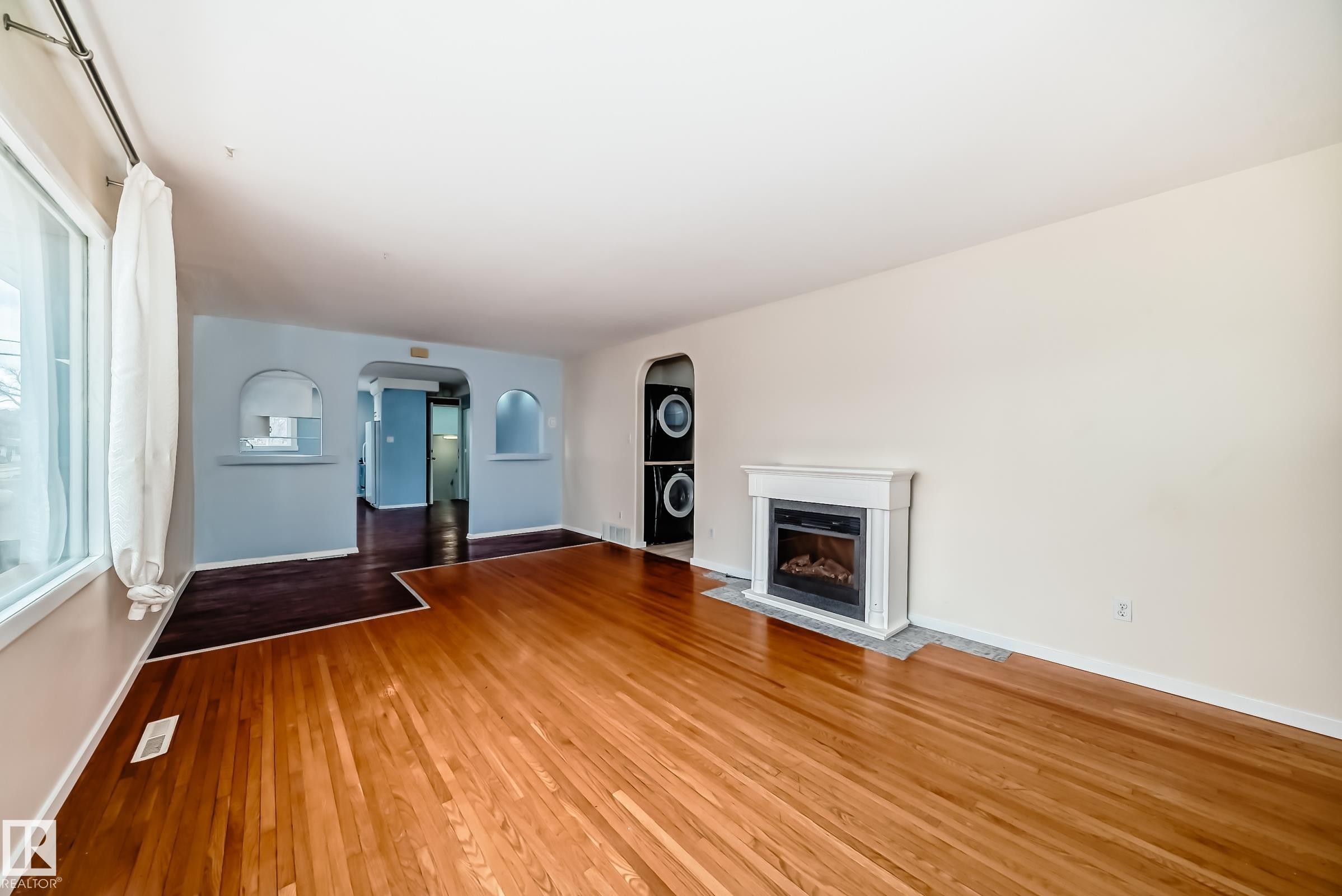5204 112 Avenue Nw, Edmonton, AB - Indoor With Fireplace
