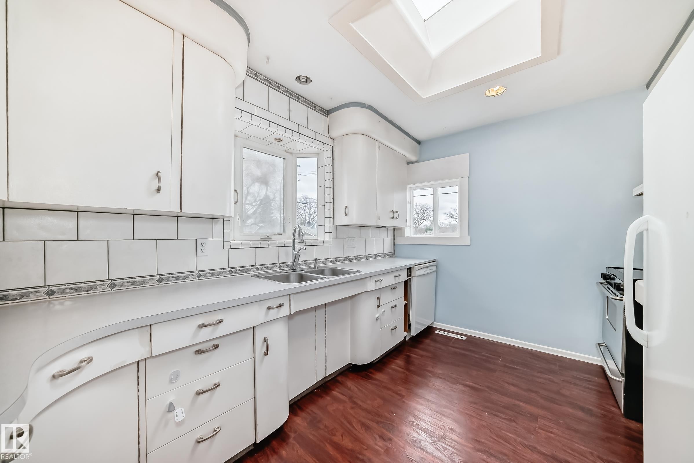 5204 112 Avenue Nw, Edmonton, AB - Indoor Photo Showing Kitchen With Double Sink